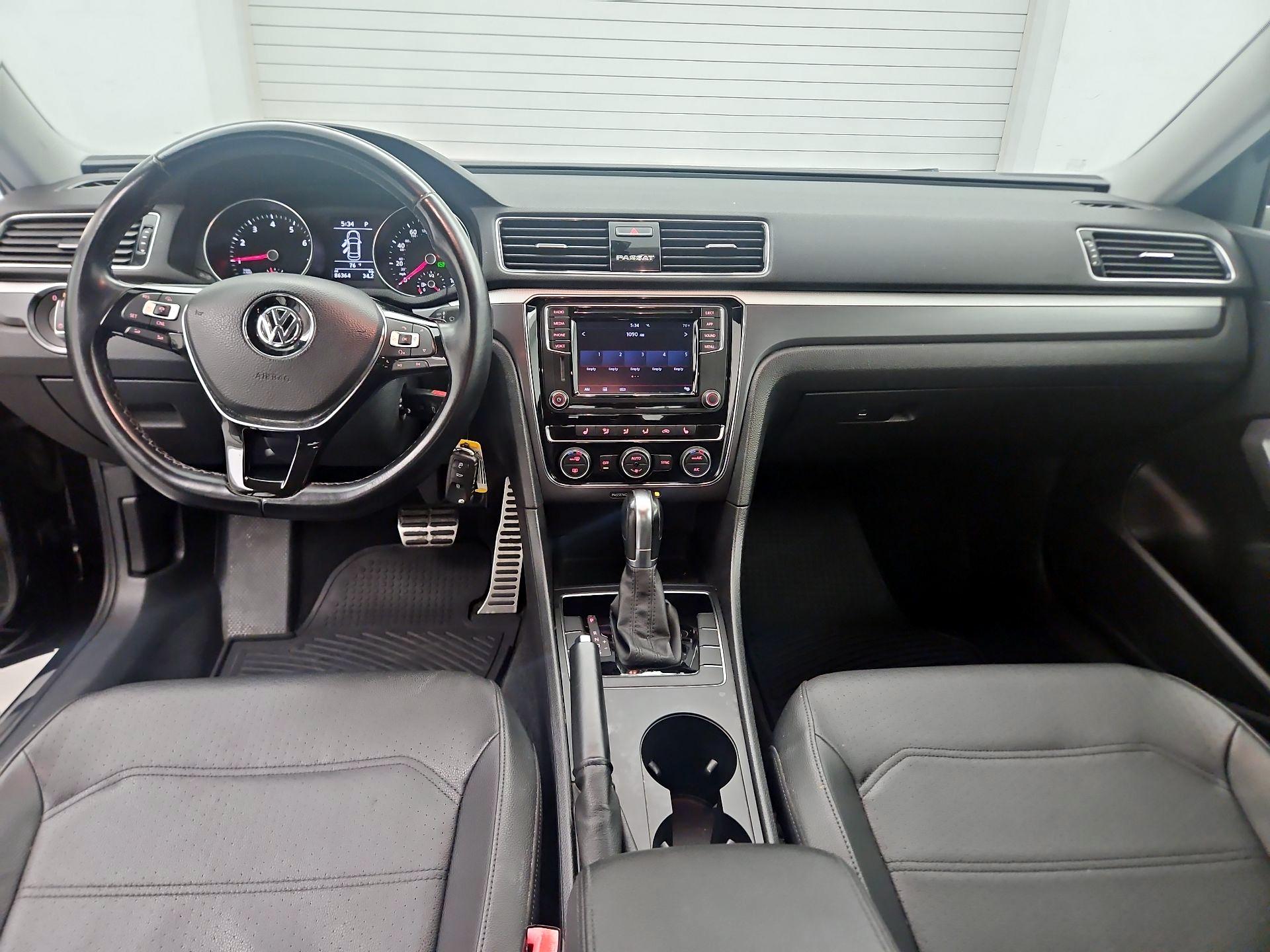 Thumbnail: 2018 Volkswagen Passat - 9