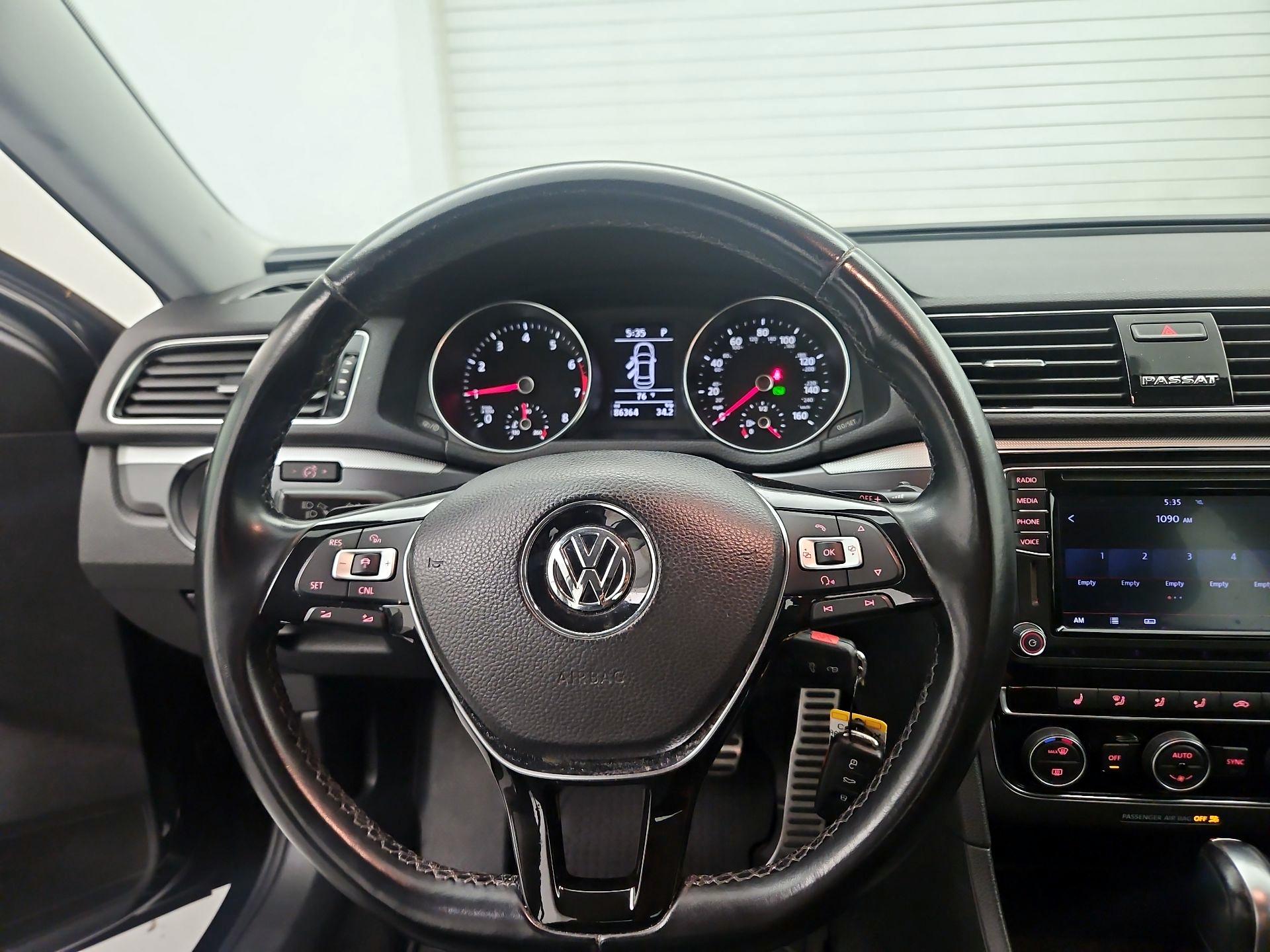 Thumbnail: 2018 Volkswagen Passat - 10