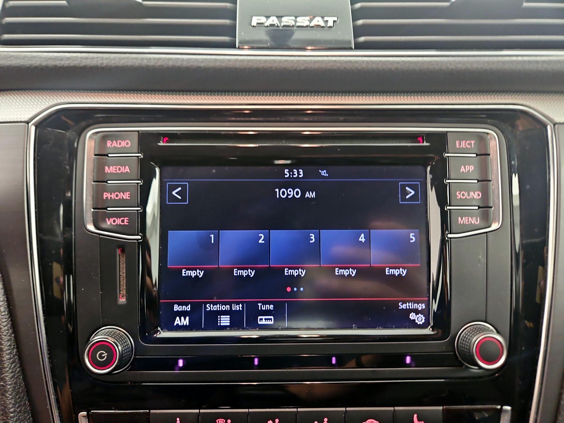 Thumbnail: 2018 Volkswagen Passat - 15
