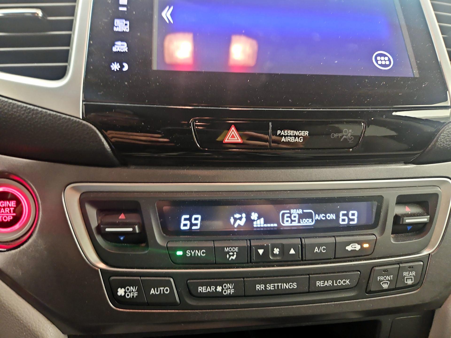 Thumbnail: 2018 Honda Pilot - 16