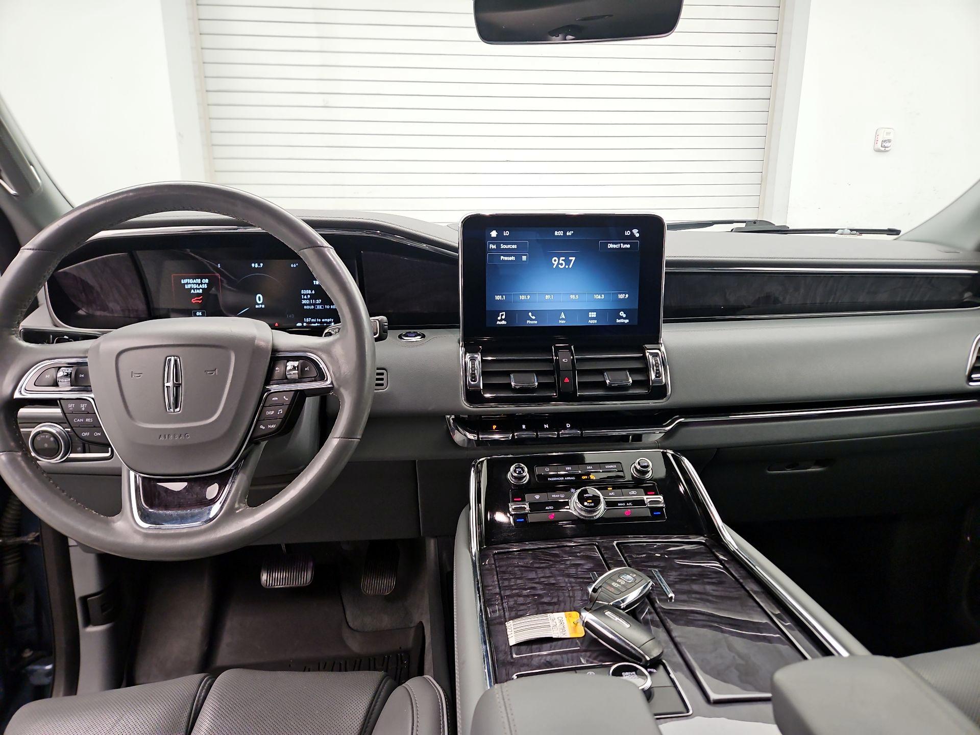 Thumbnail: 2019 Lincoln Navigator L - 9