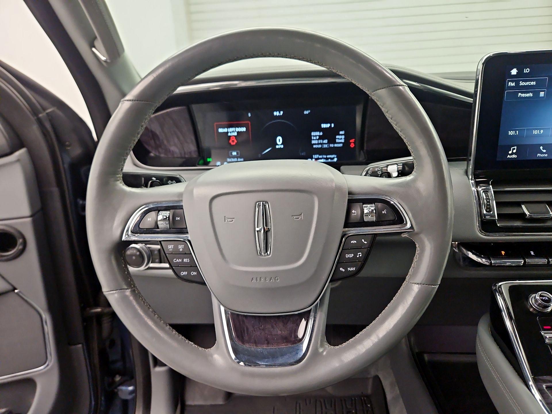 Thumbnail: 2019 Lincoln Navigator L - 10