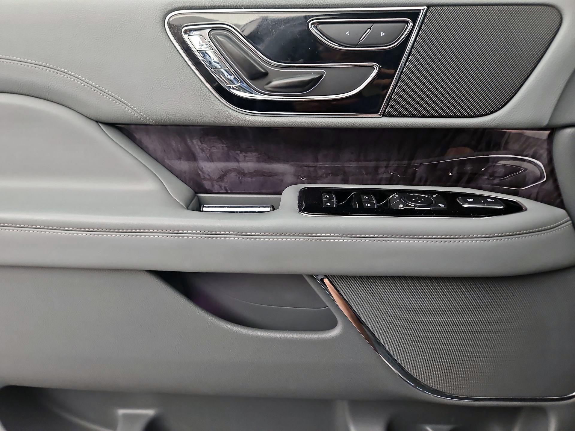 Thumbnail: 2019 Lincoln Navigator L - 12