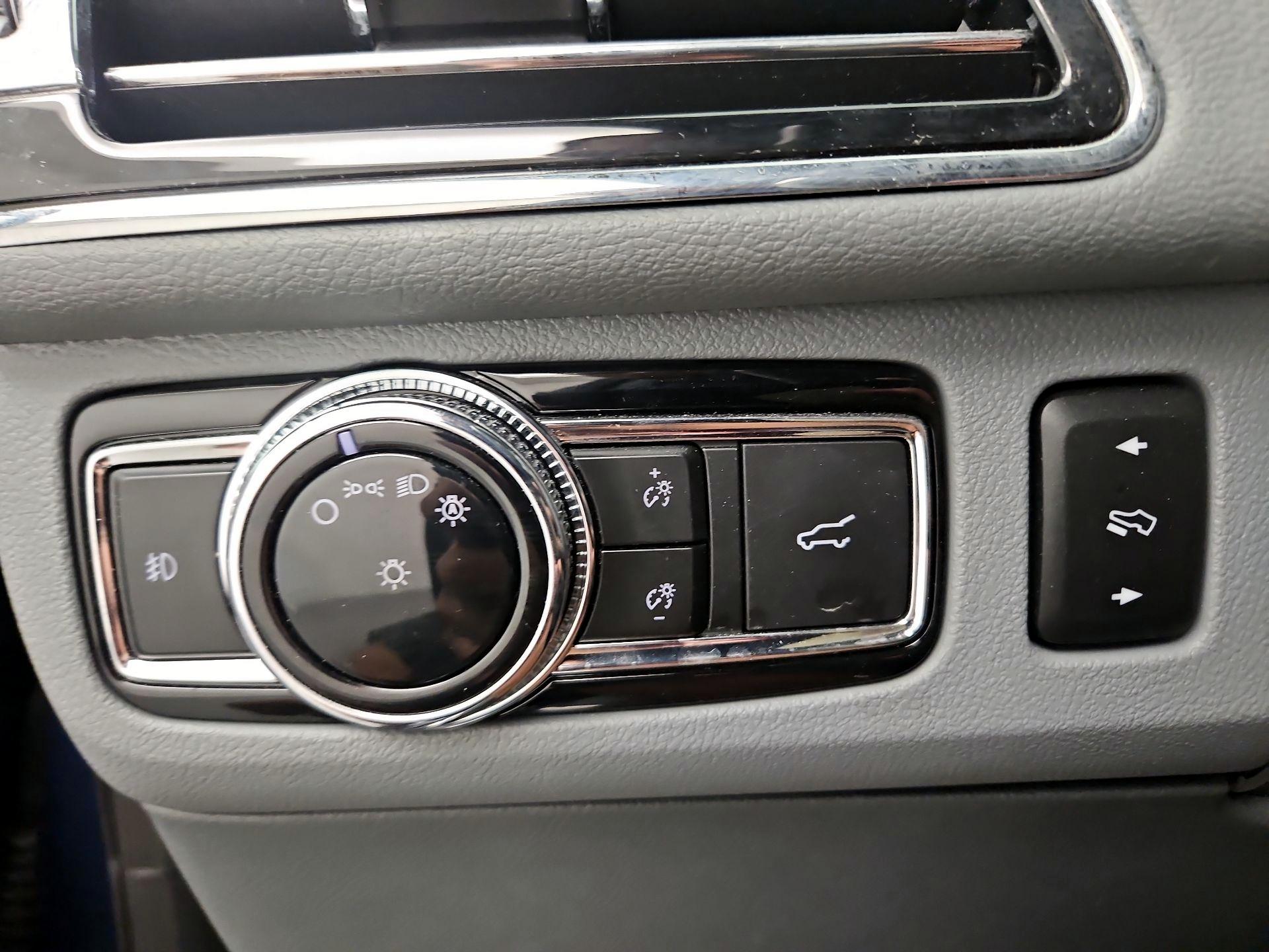 Thumbnail: 2019 Lincoln Navigator L - 13