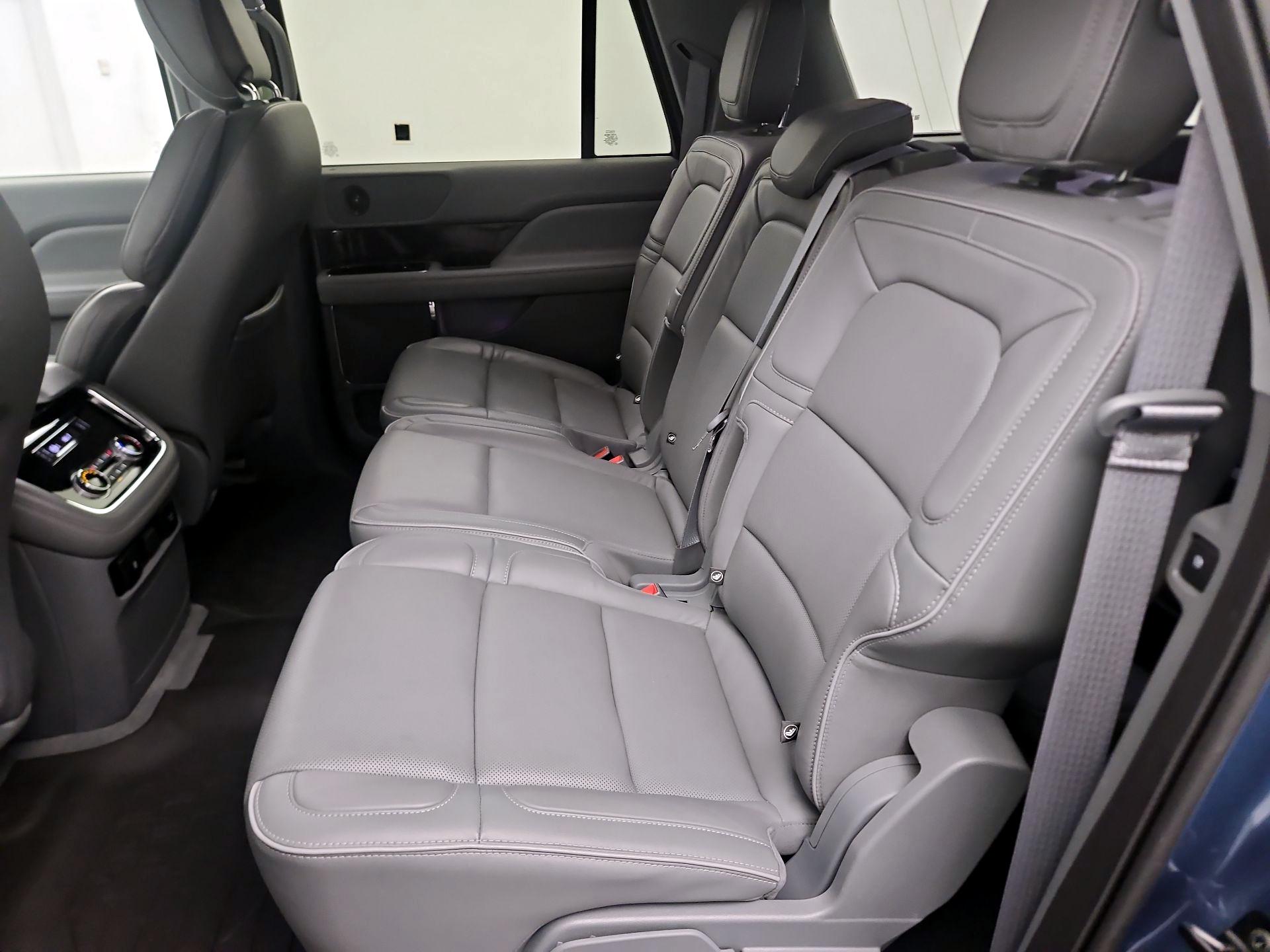 Thumbnail: 2019 Lincoln Navigator L - 18