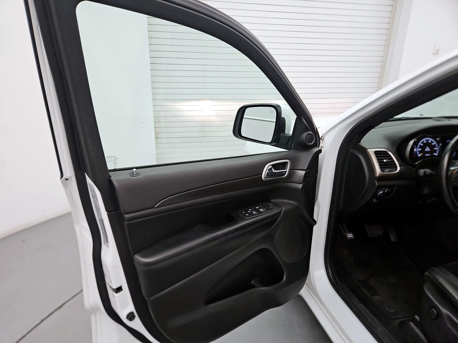 Thumbnail: 2017 Jeep Grand Cherokee - 12