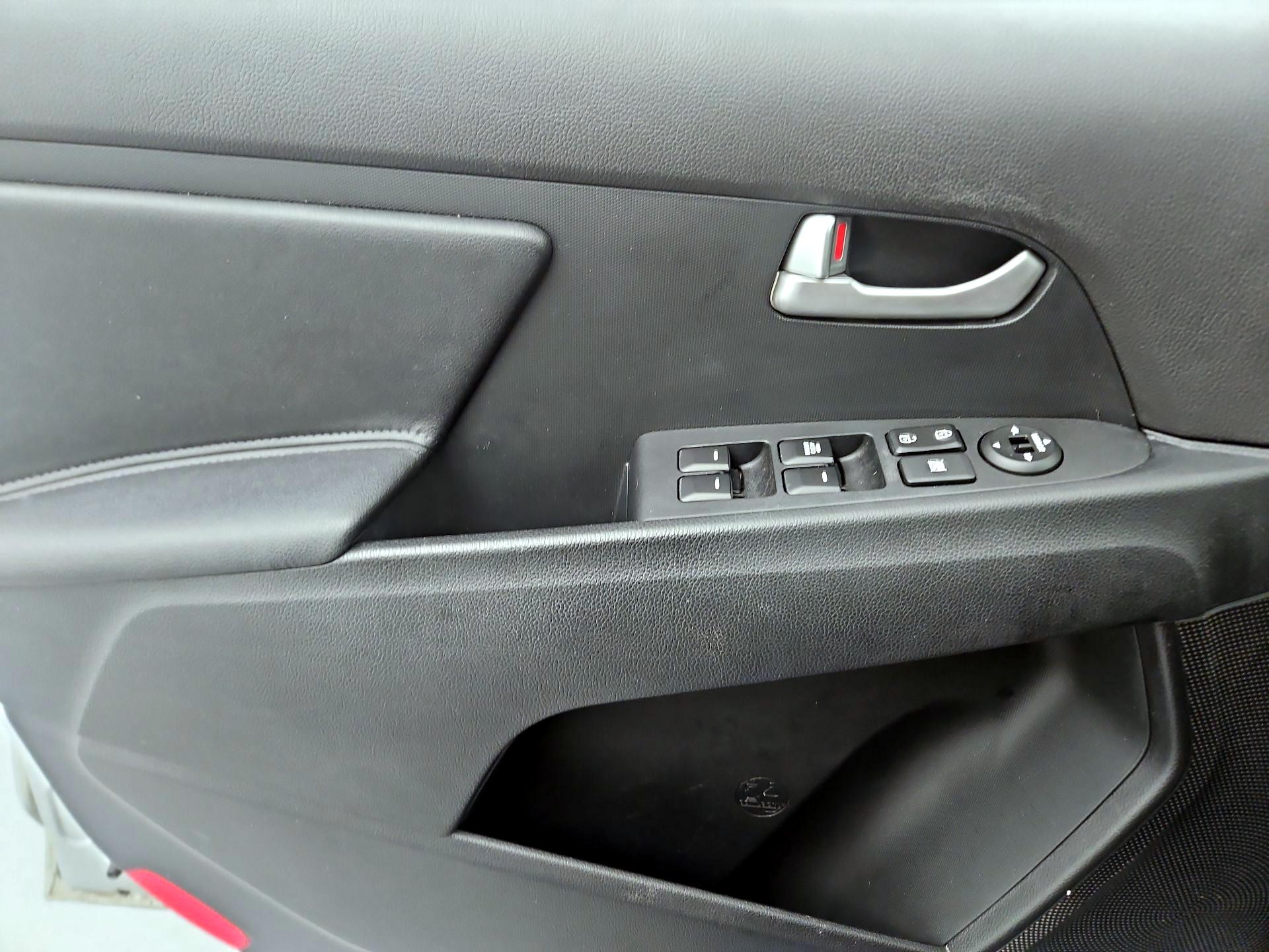 Thumbnail: 2015 Kia Sportage - 12