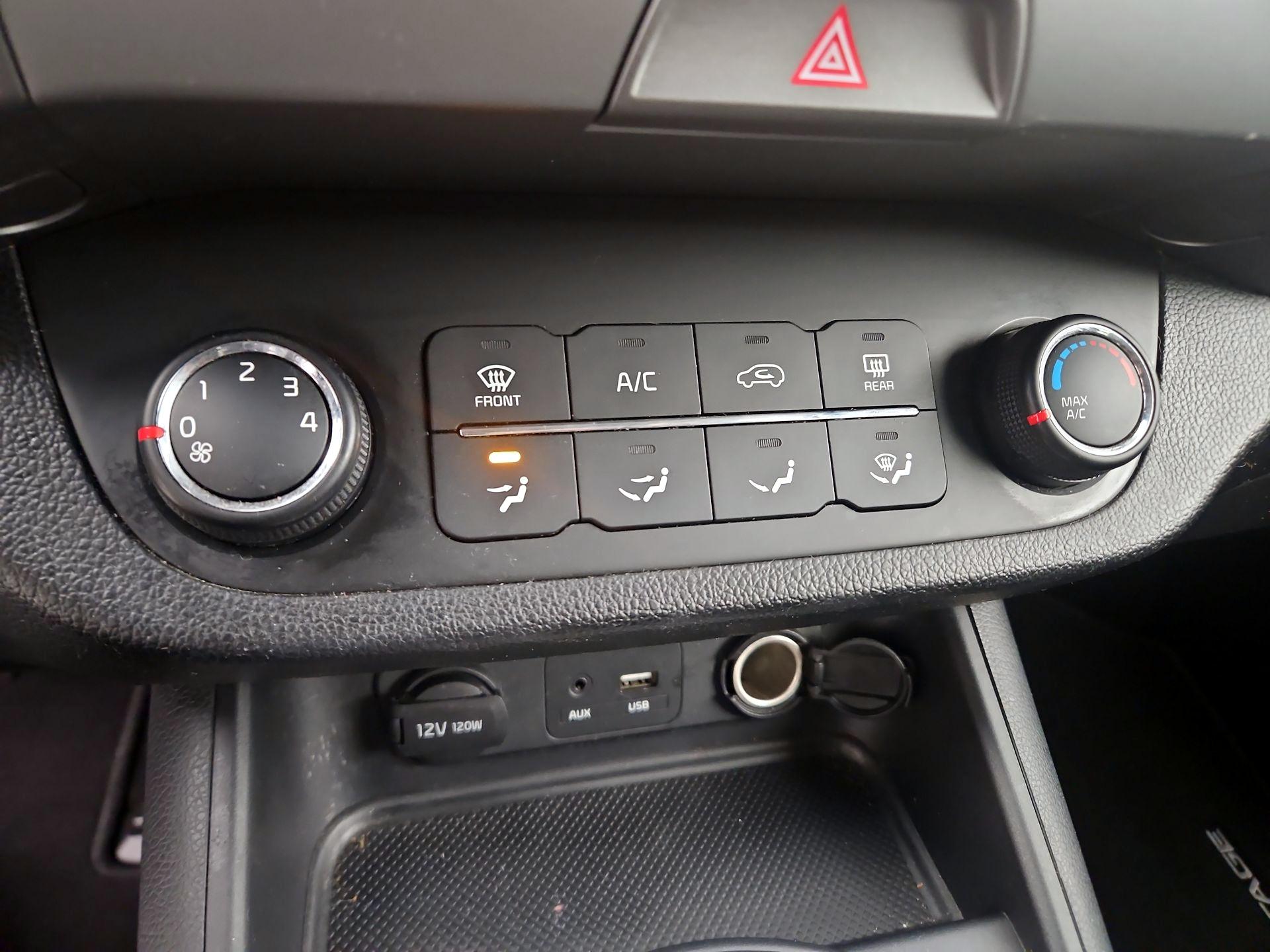 Thumbnail: 2015 Kia Sportage - 15