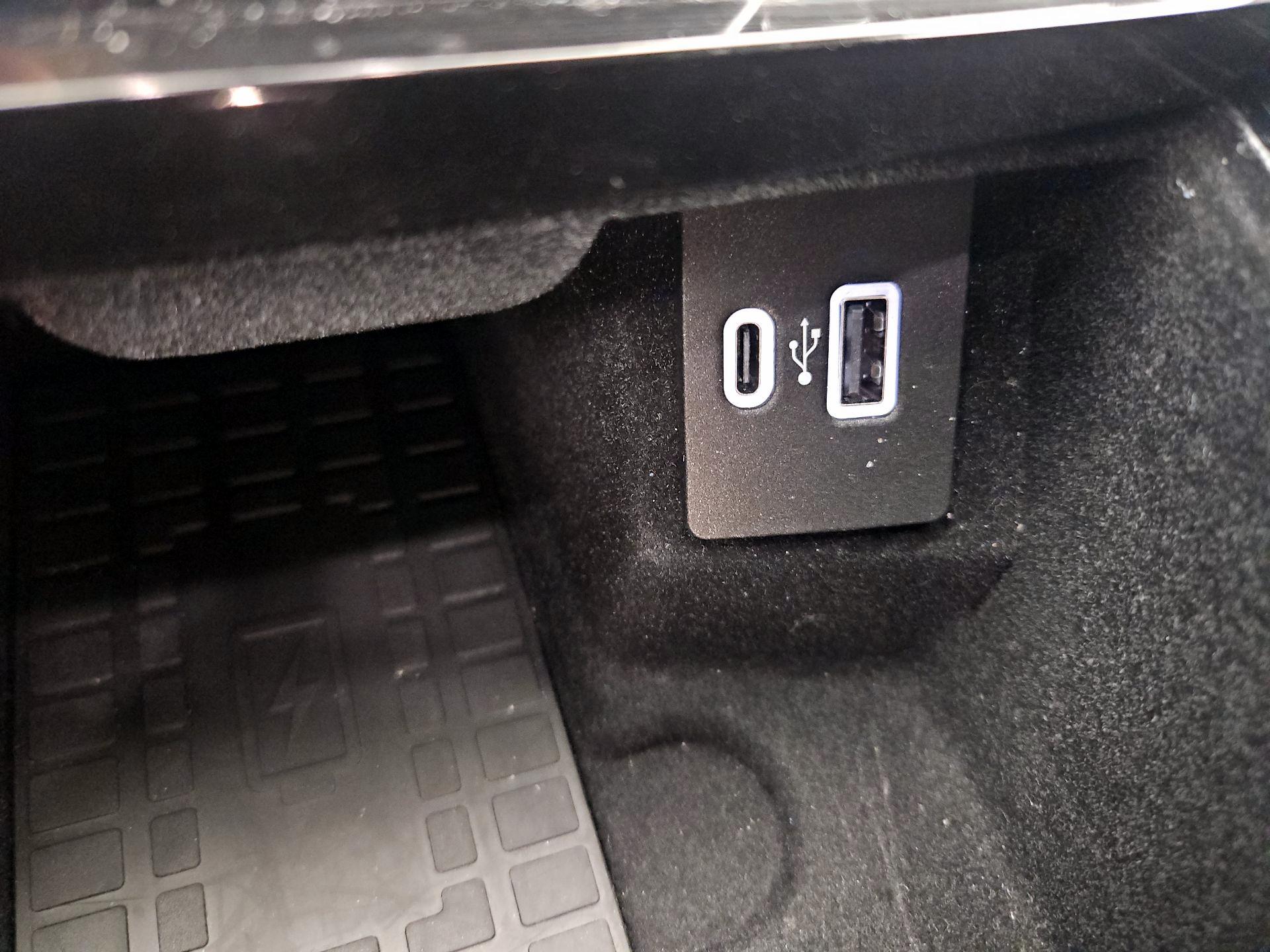 Thumbnail: 2021 Lincoln Nautilus - 17