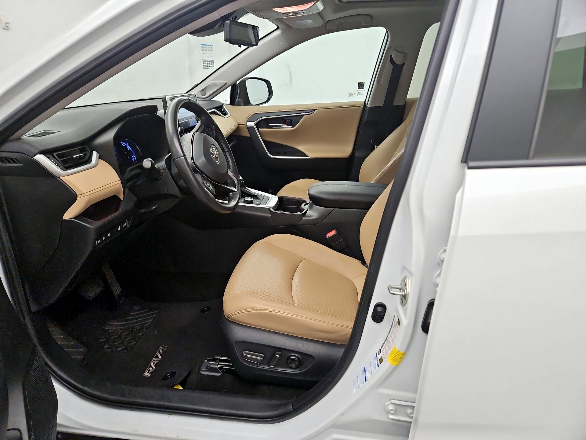 Thumbnail: 2019 Toyota RAV4 - 11