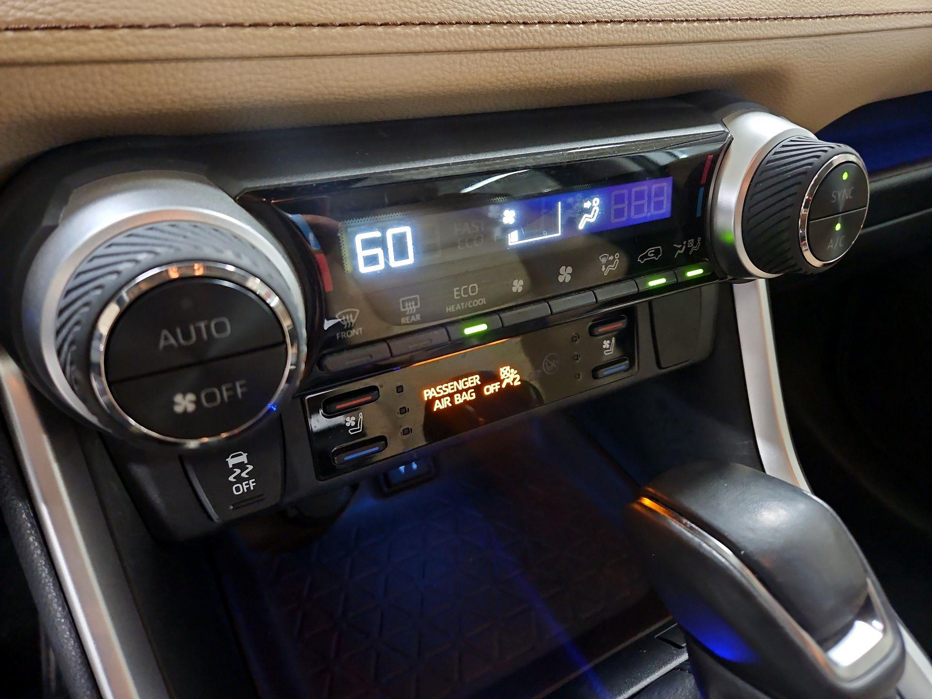 Thumbnail: 2019 Toyota RAV4 - 15