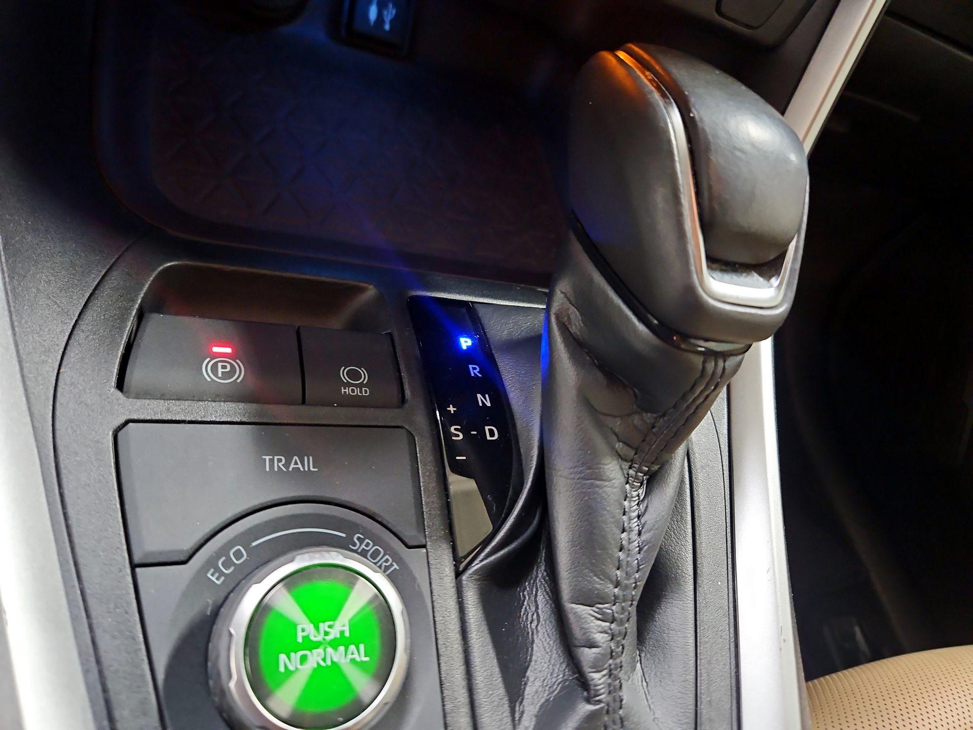 Thumbnail: 2019 Toyota RAV4 - 16