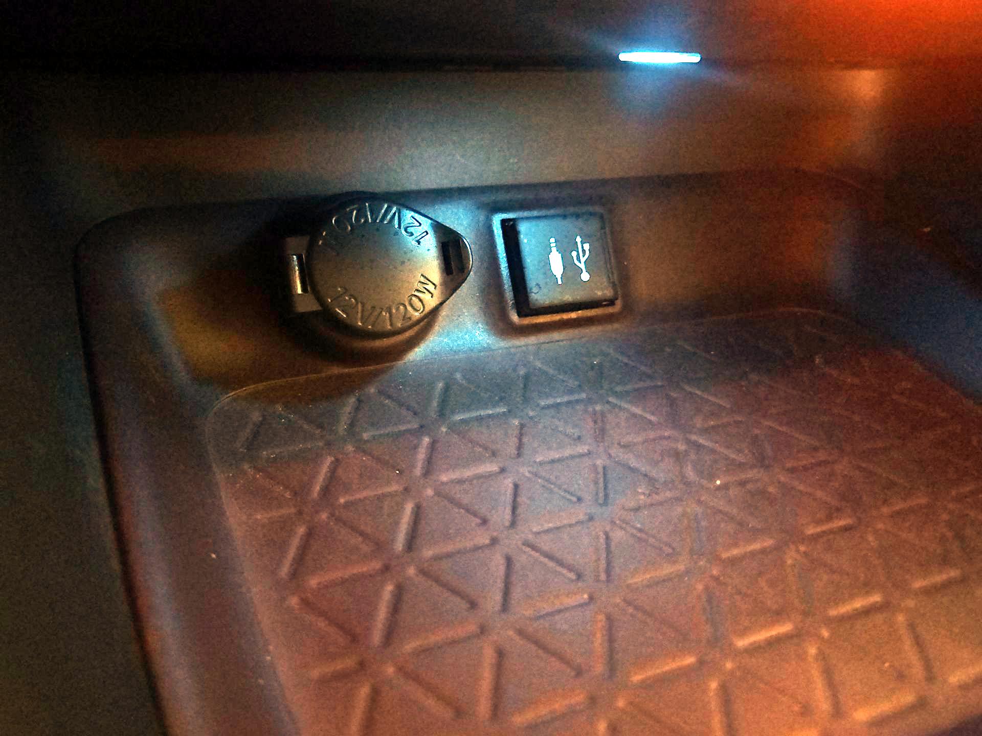 Thumbnail: 2019 Toyota RAV4 - 17