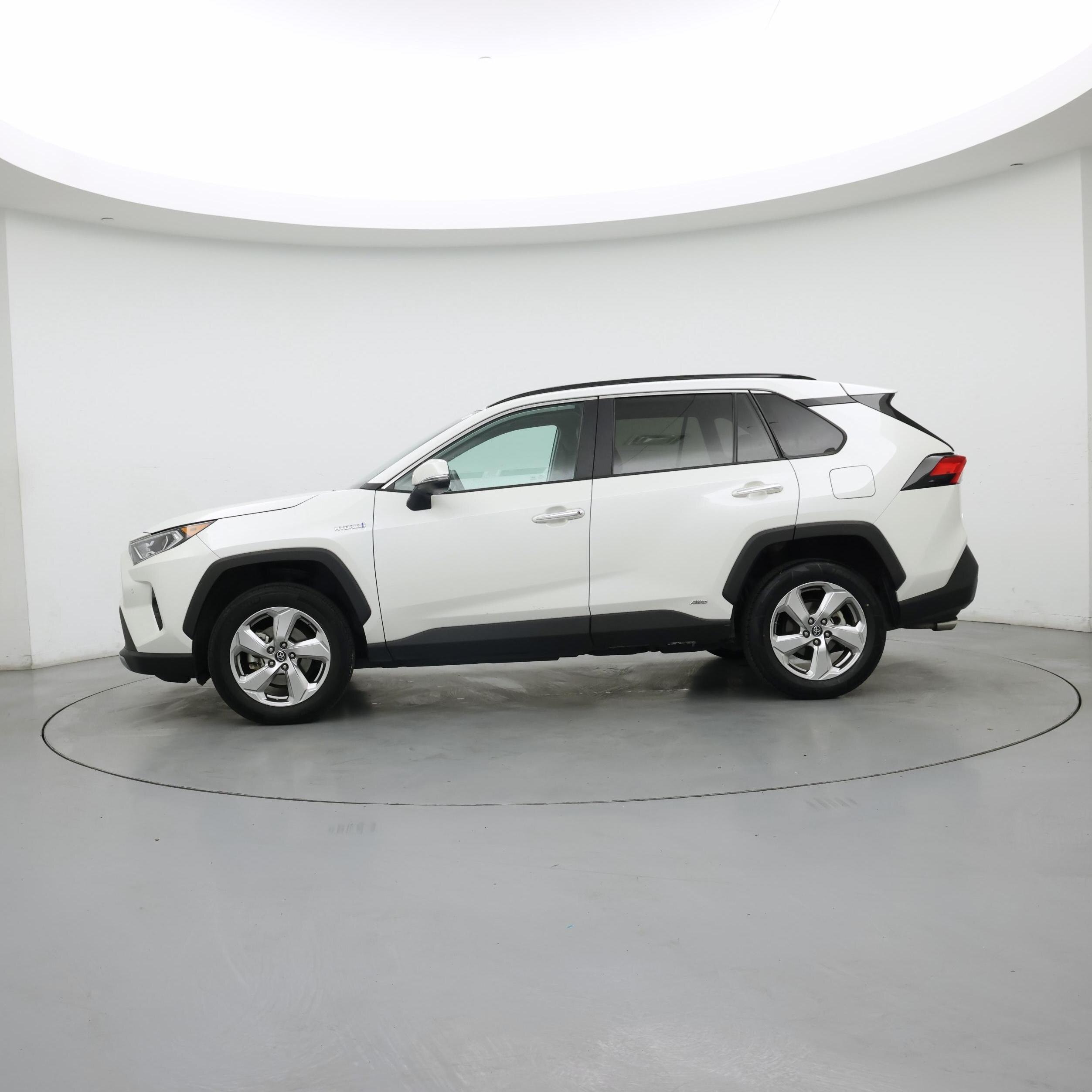 Thumbnail: 2019 Toyota RAV4 - 3