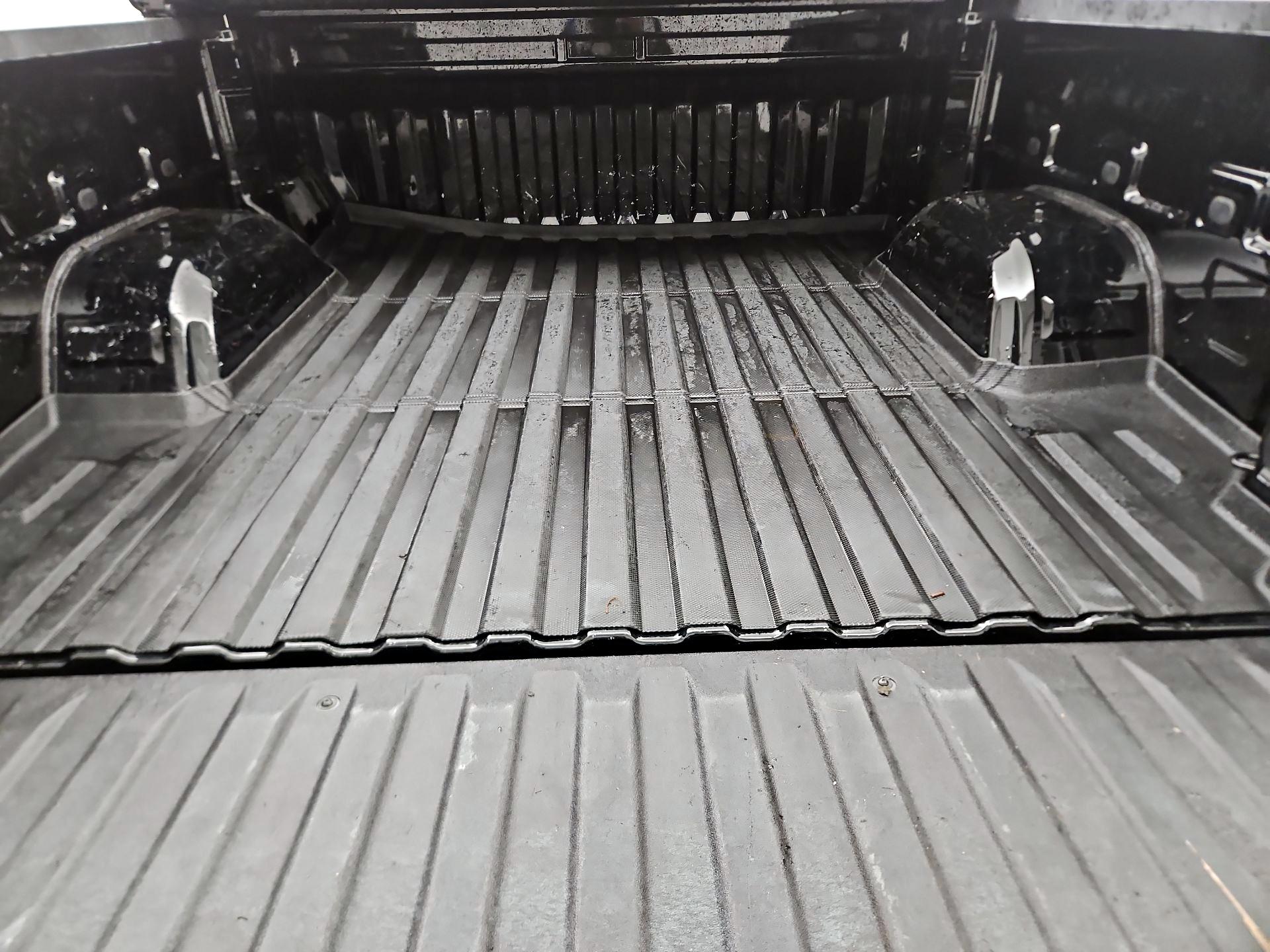 Thumbnail: 2024 Chevrolet Silverado 1500 - 20