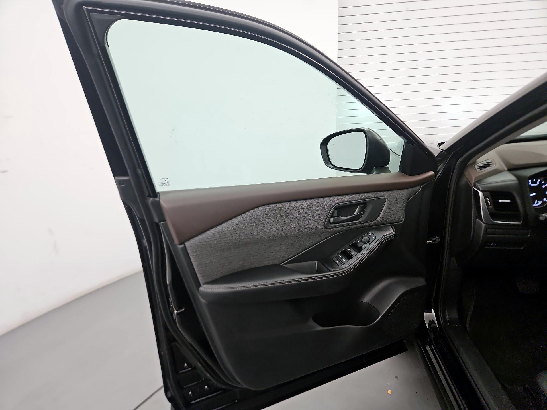 Thumbnail: 2021 Nissan Rogue - 12