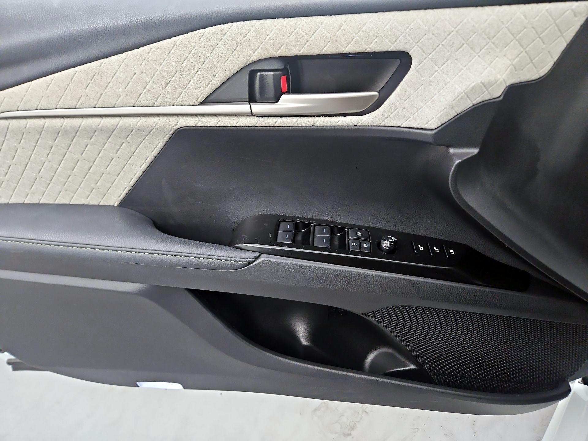 Thumbnail: 2025 Toyota Camry - 12