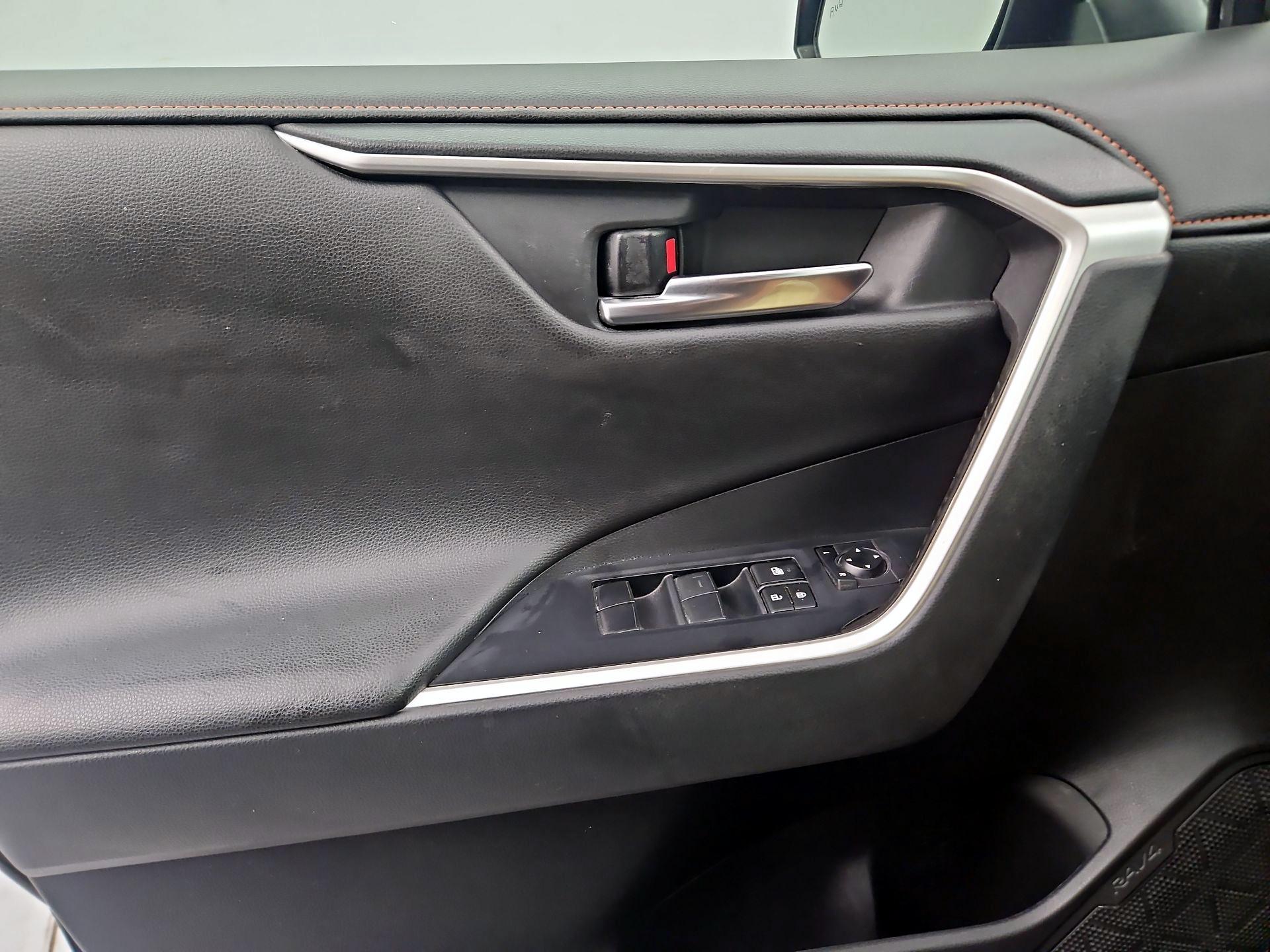 Thumbnail: 2019 Toyota RAV4 - 12