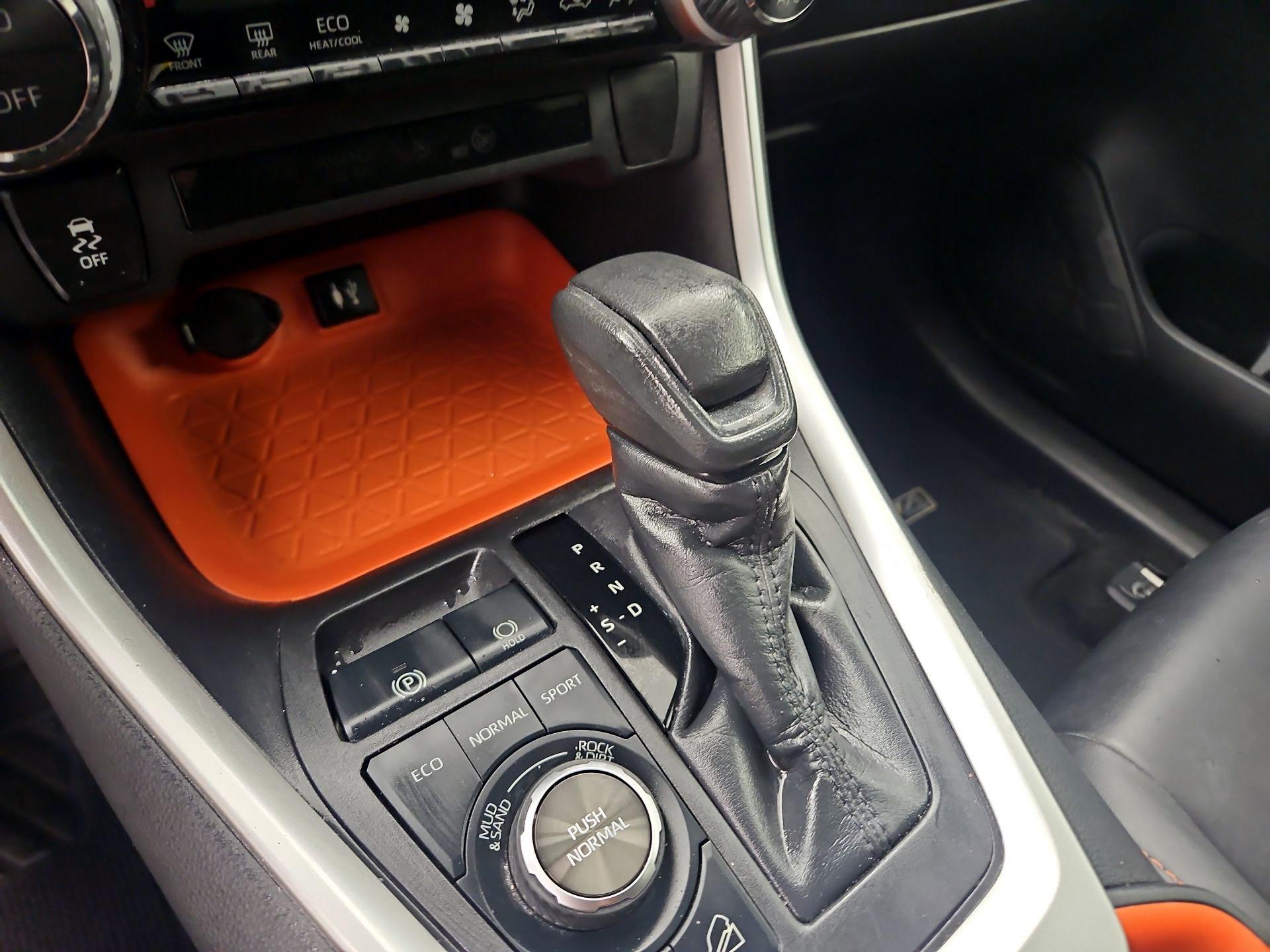 Thumbnail: 2019 Toyota RAV4 - 17