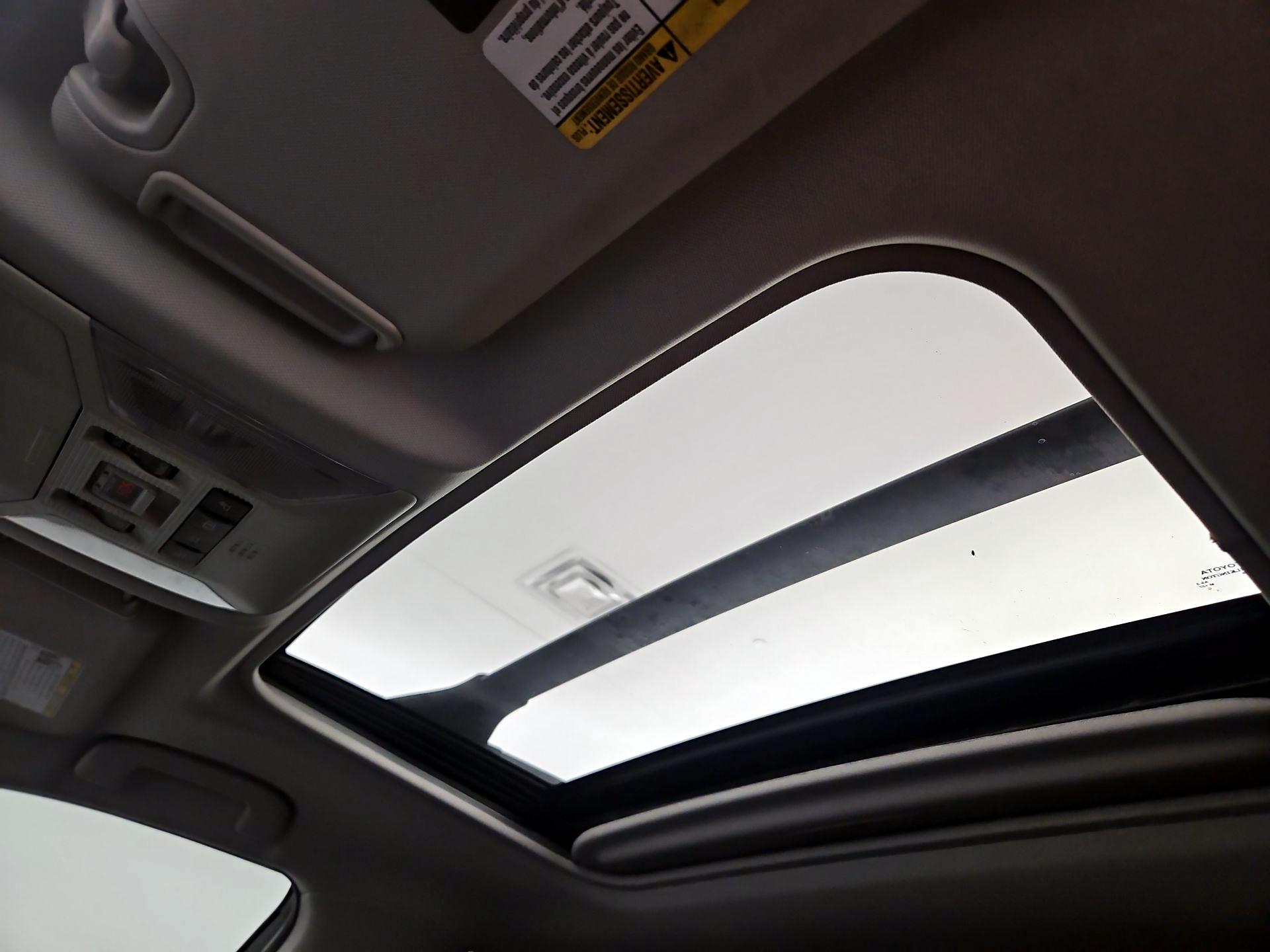 Thumbnail: 2019 Toyota RAV4 - 18