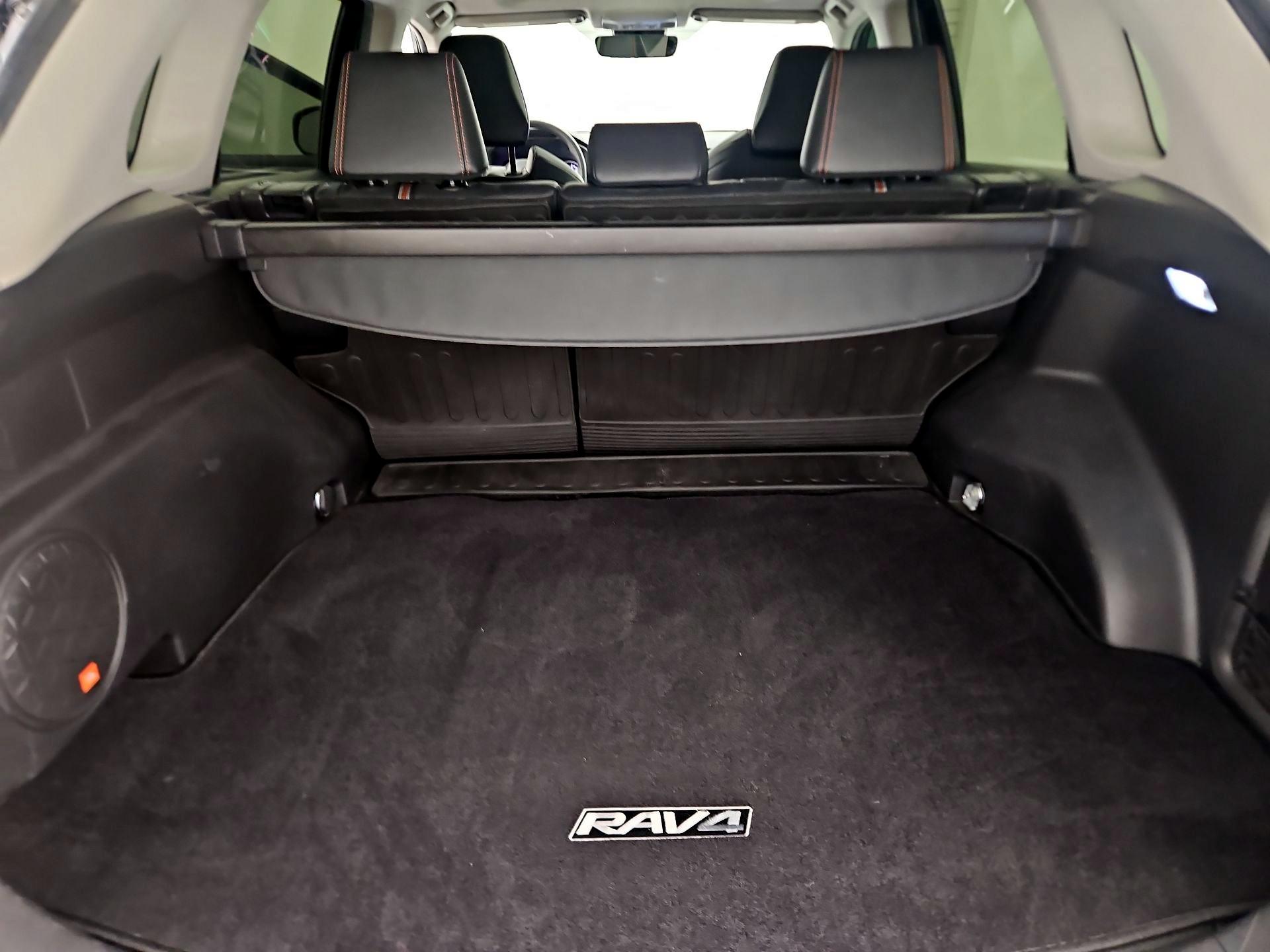 Thumbnail: 2019 Toyota RAV4 - 20