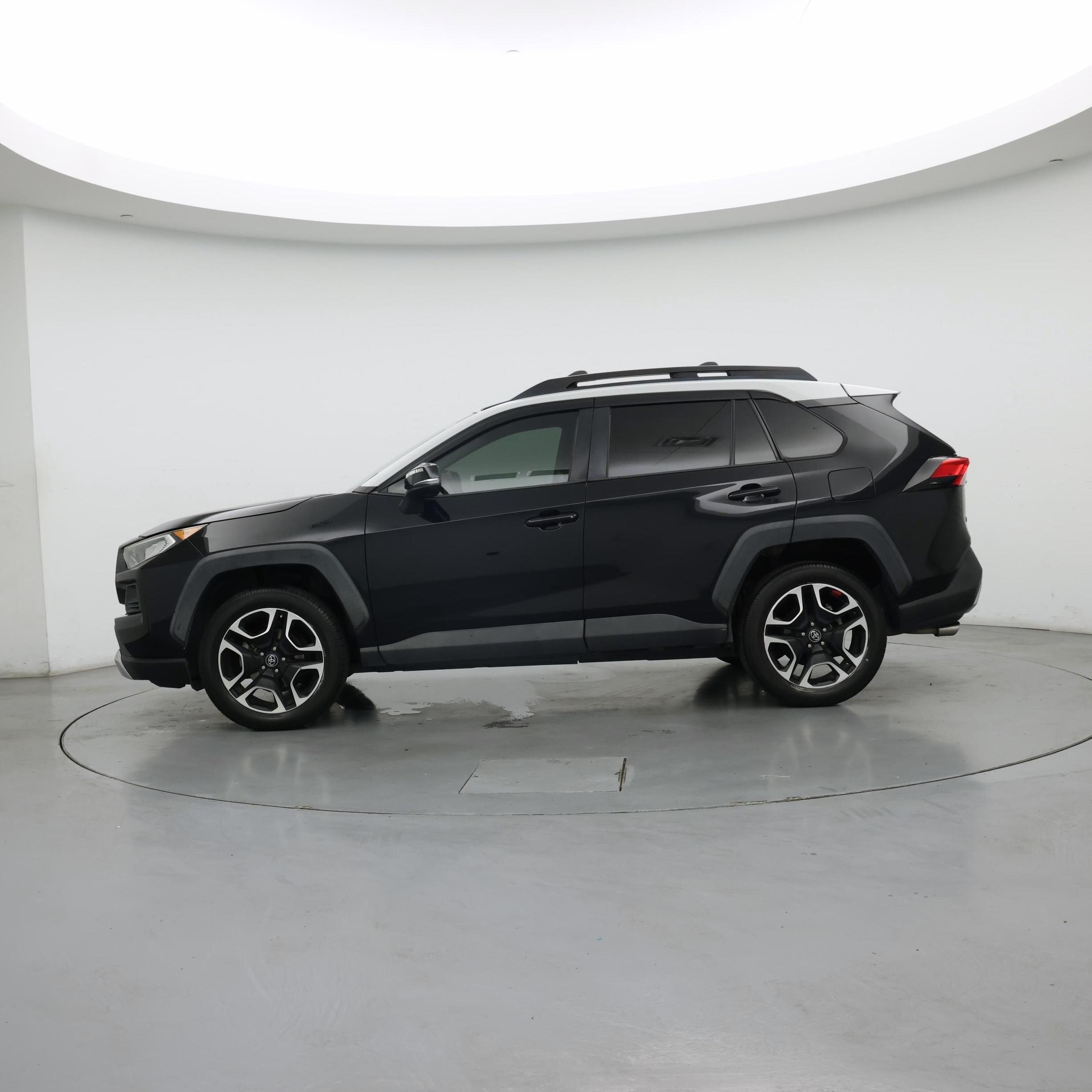 Thumbnail: 2019 Toyota RAV4 - 3