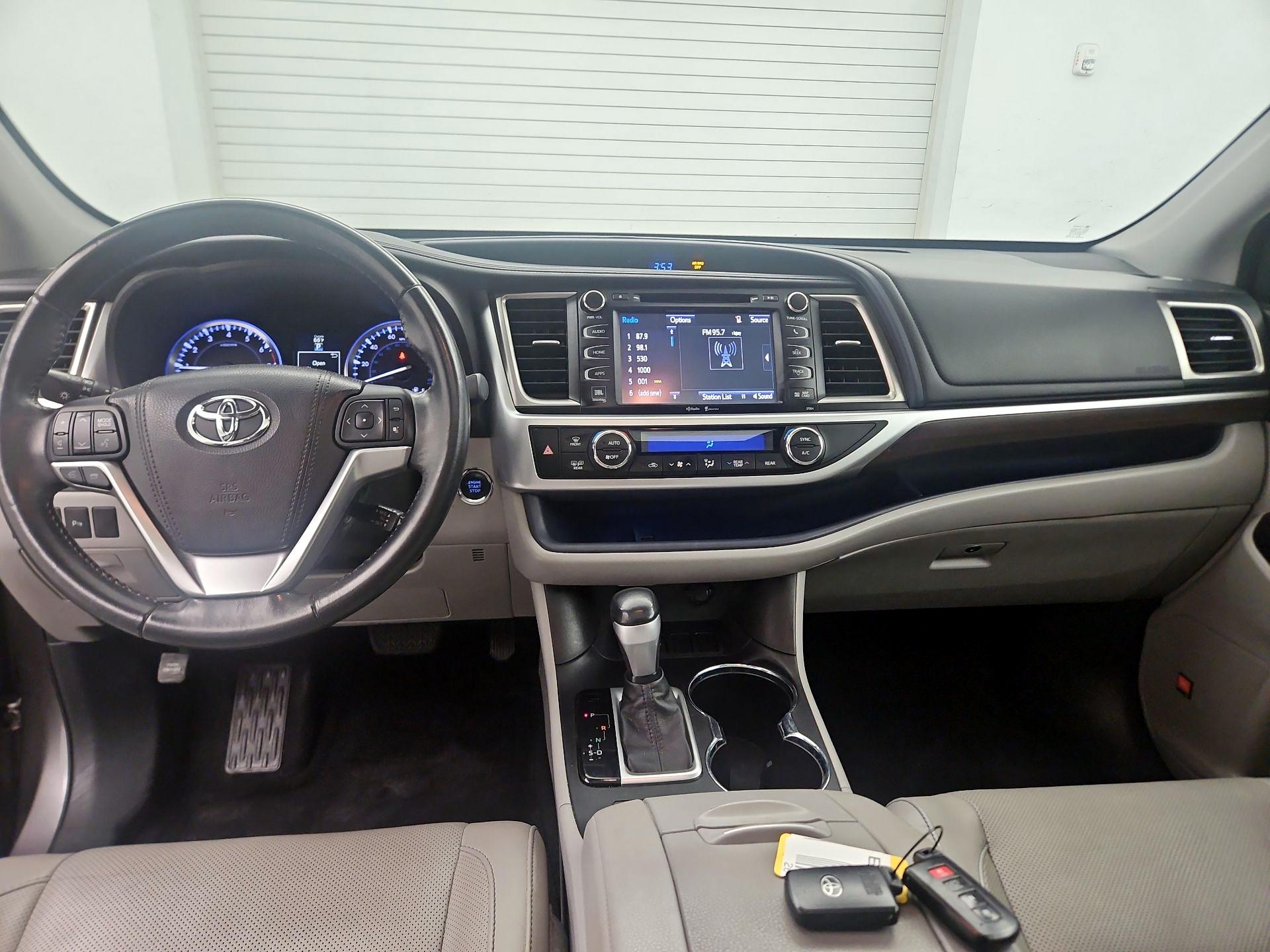 Thumbnail: 2015 Toyota Highlander - 9