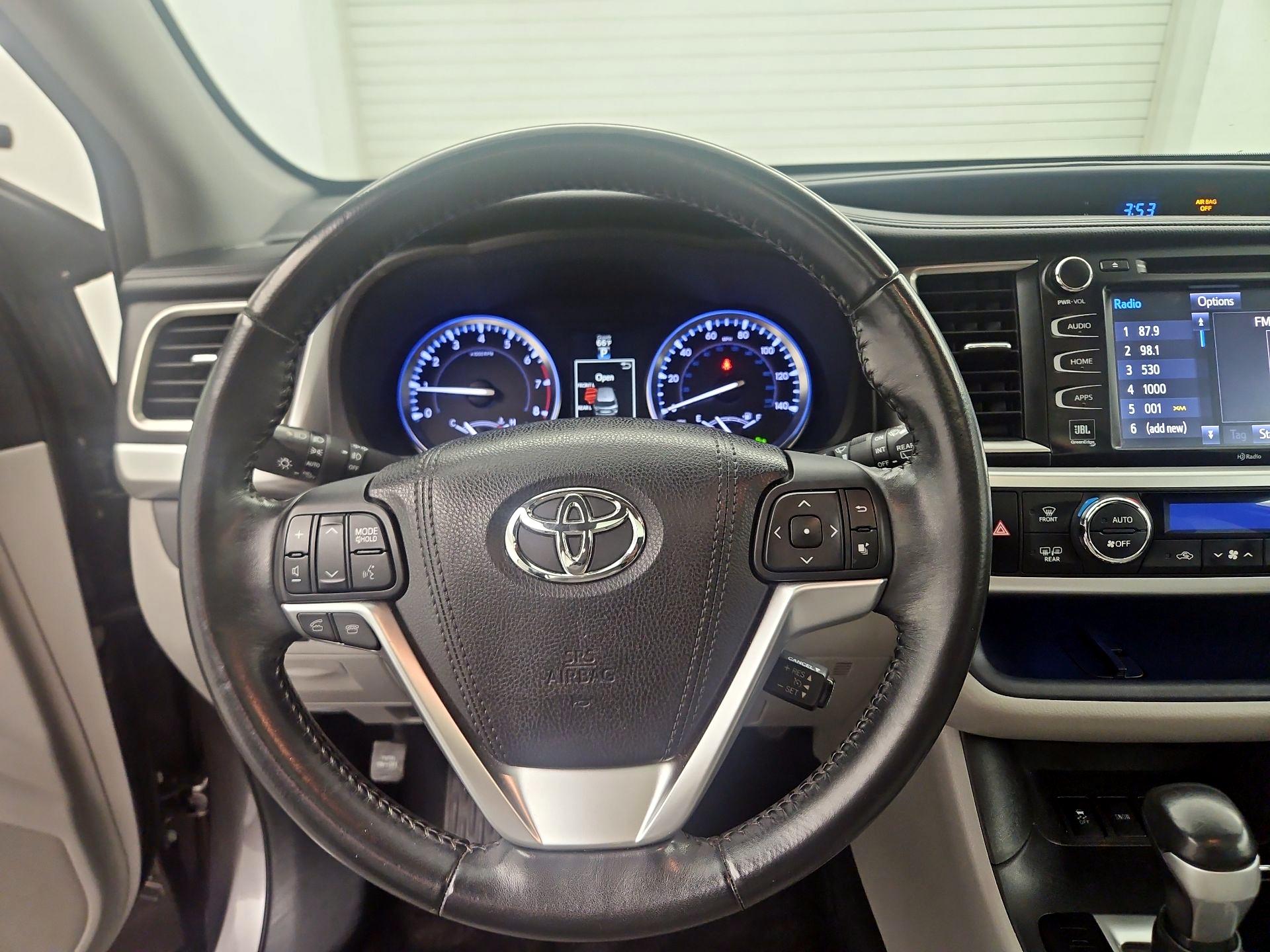 Thumbnail: 2015 Toyota Highlander - 10
