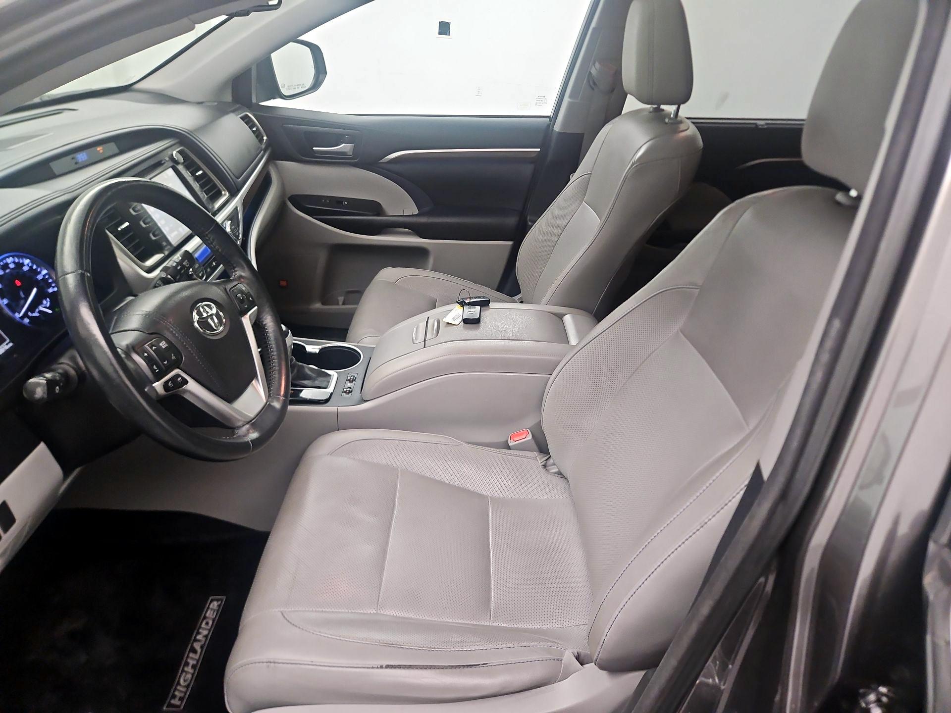 Thumbnail: 2015 Toyota Highlander - 11