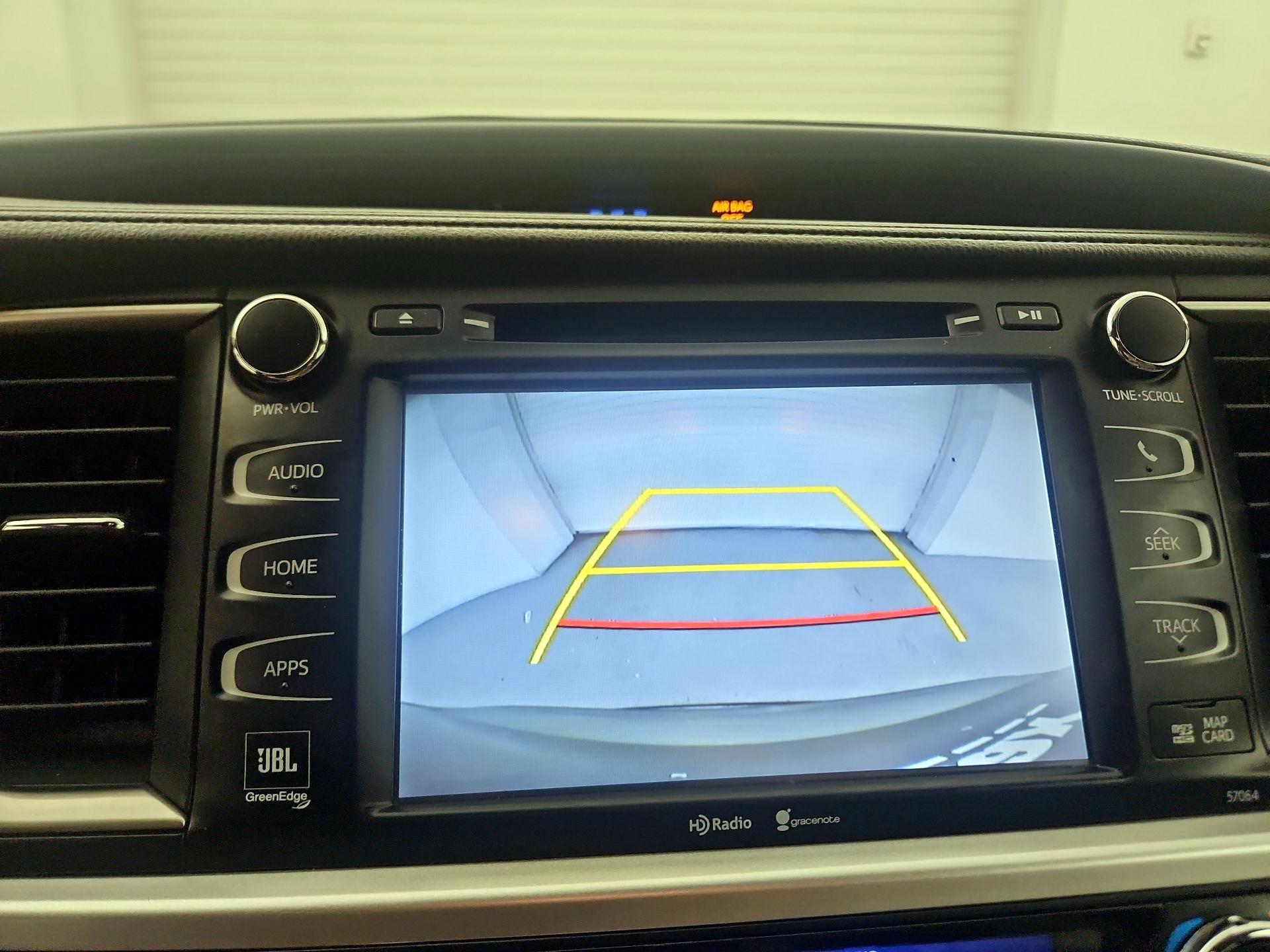 Thumbnail: 2015 Toyota Highlander - 14