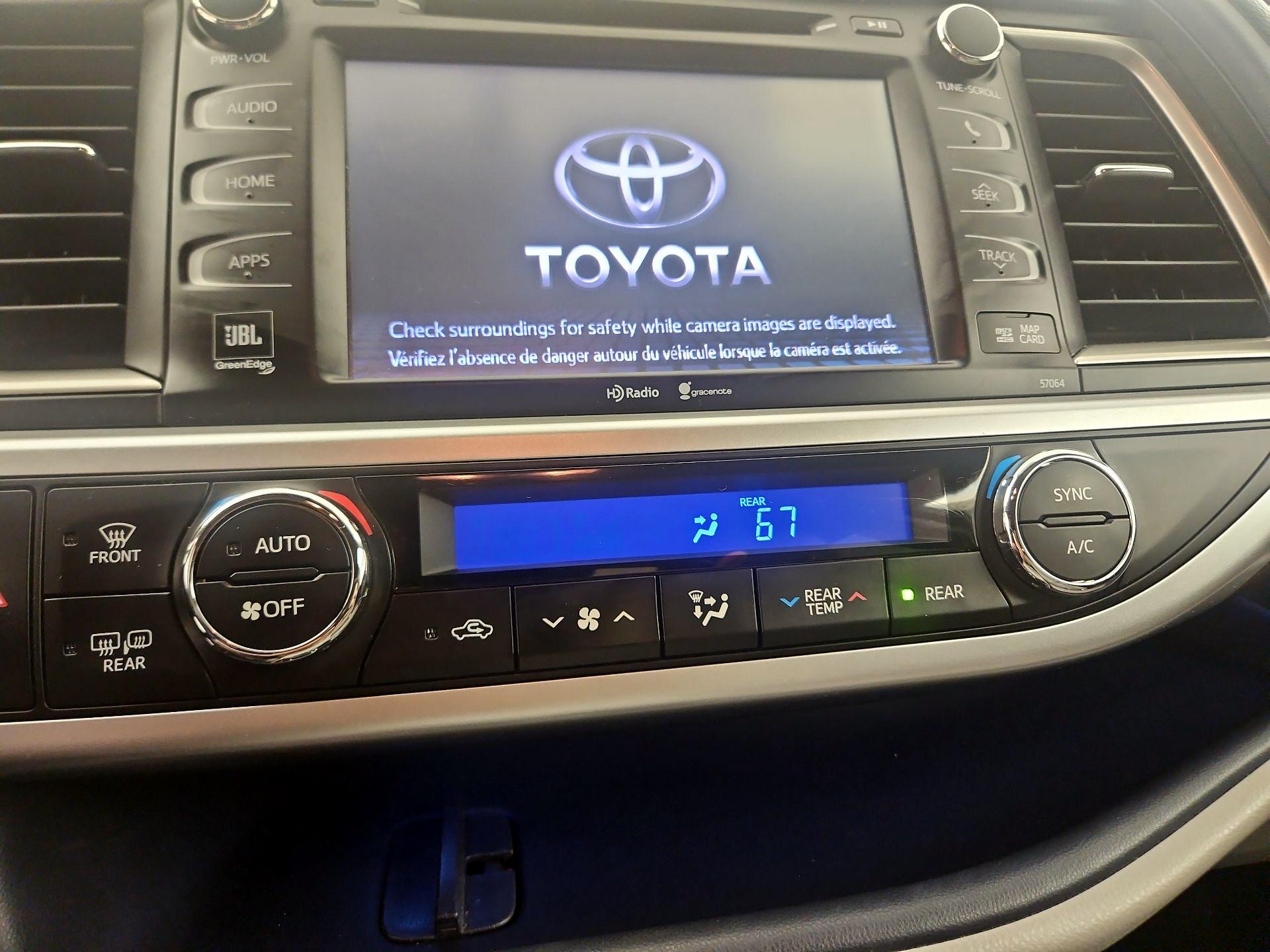 Thumbnail: 2015 Toyota Highlander - 16
