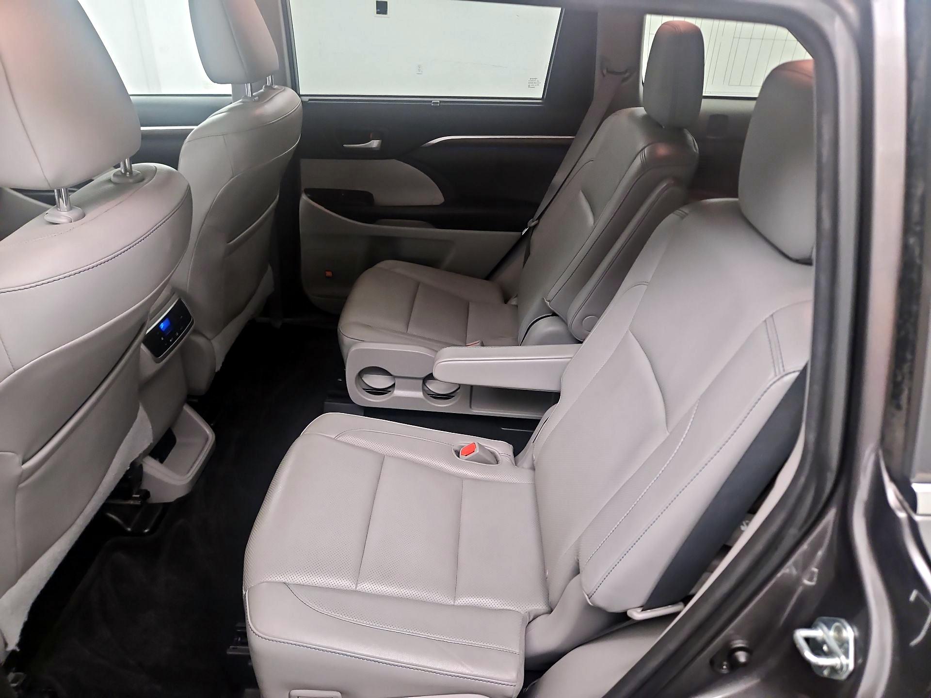 Thumbnail: 2015 Toyota Highlander - 19