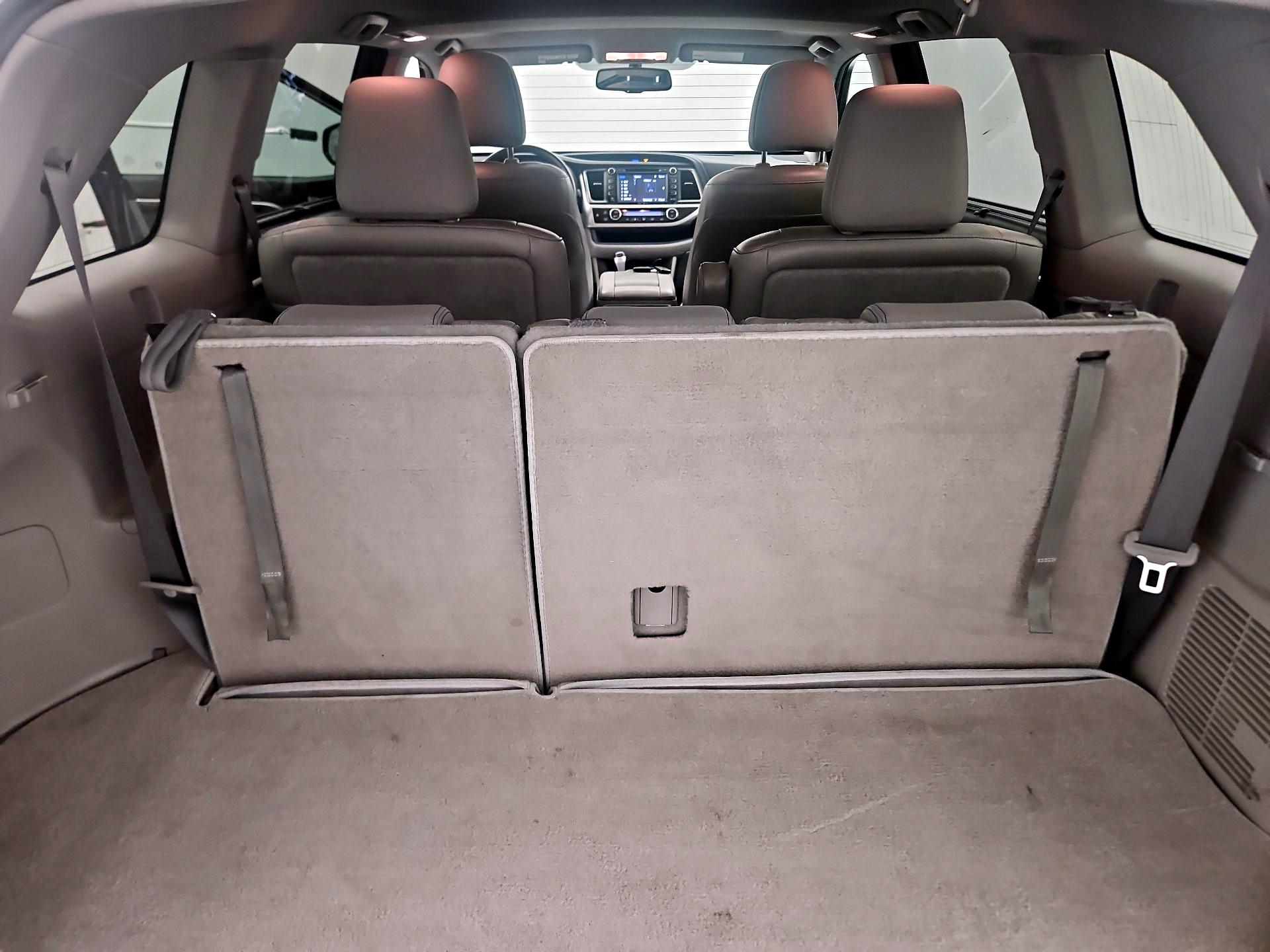 Thumbnail: 2015 Toyota Highlander - 20