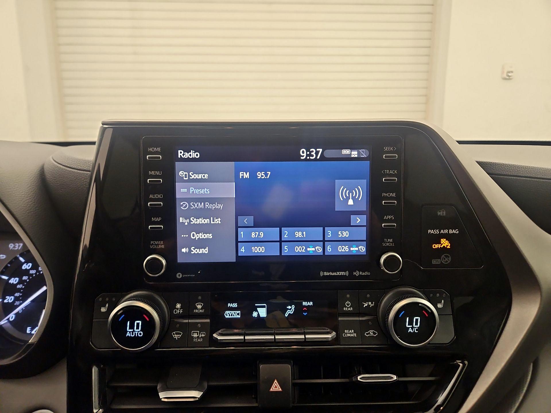 Thumbnail: 2020 Toyota Highlander - 15
