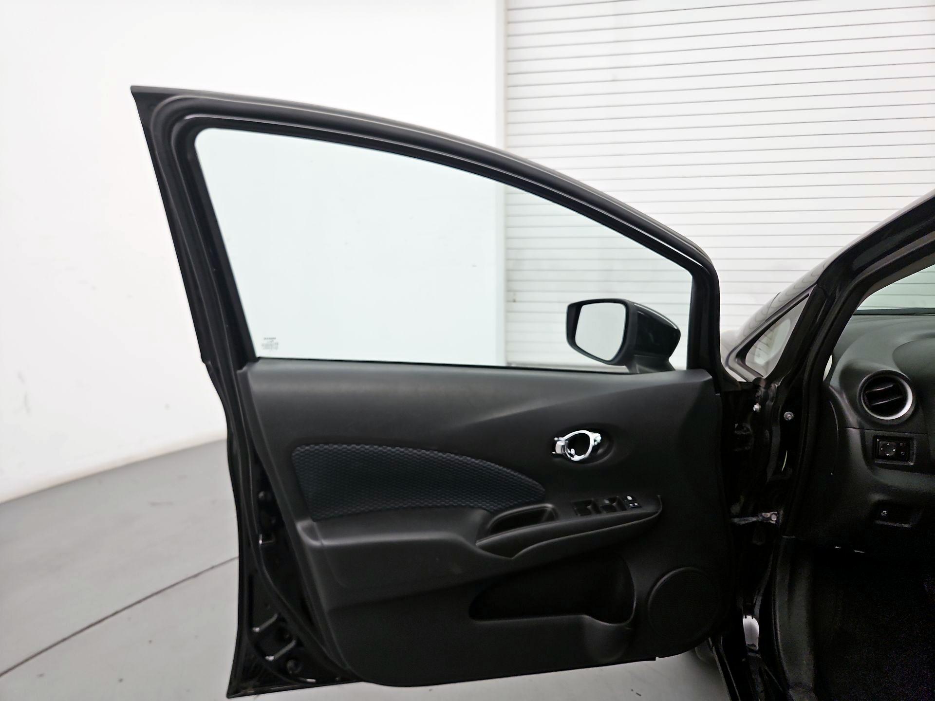 Thumbnail: 2015 Nissan Versa Note - 12