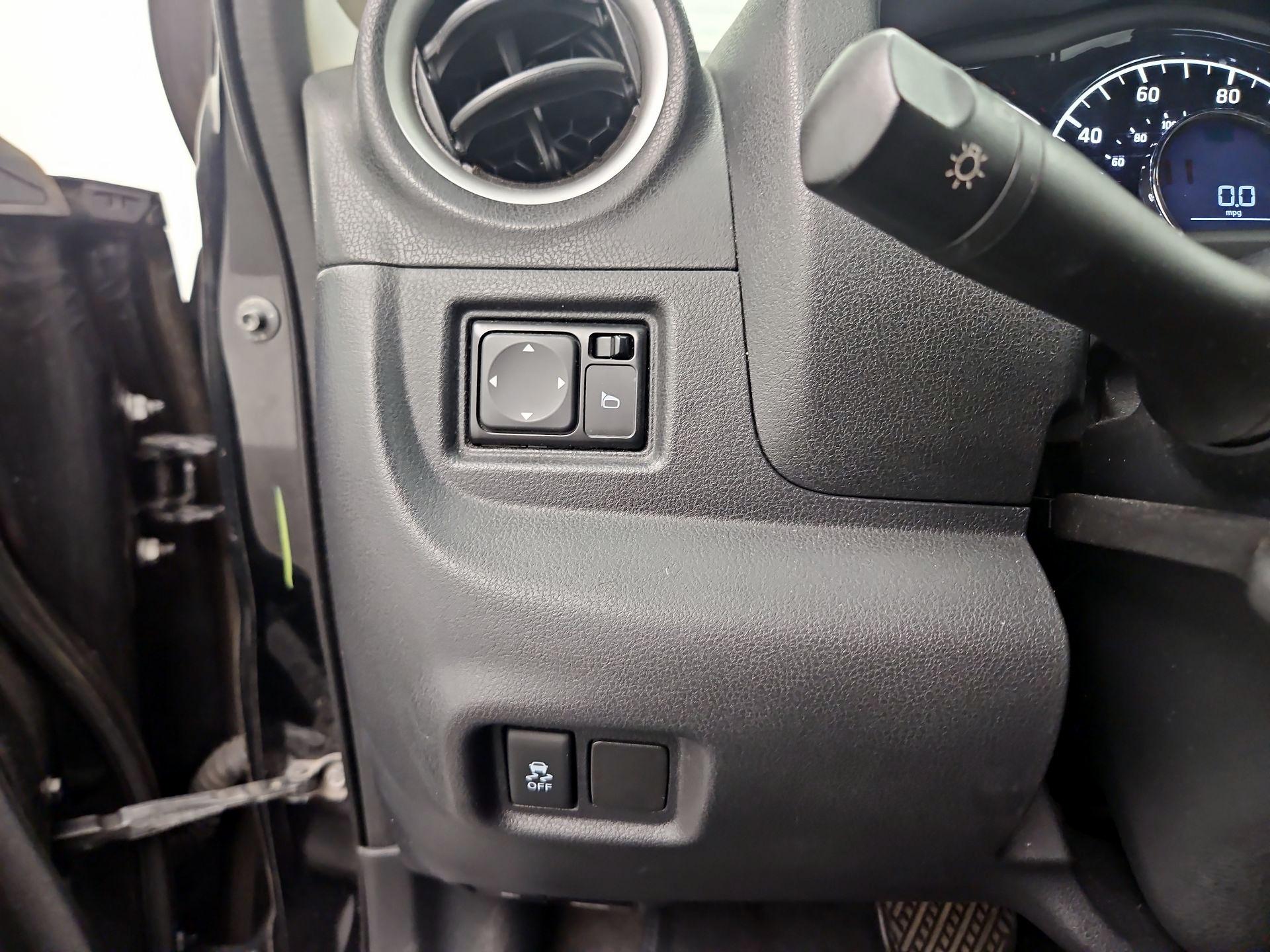 Thumbnail: 2015 Nissan Versa Note - 13