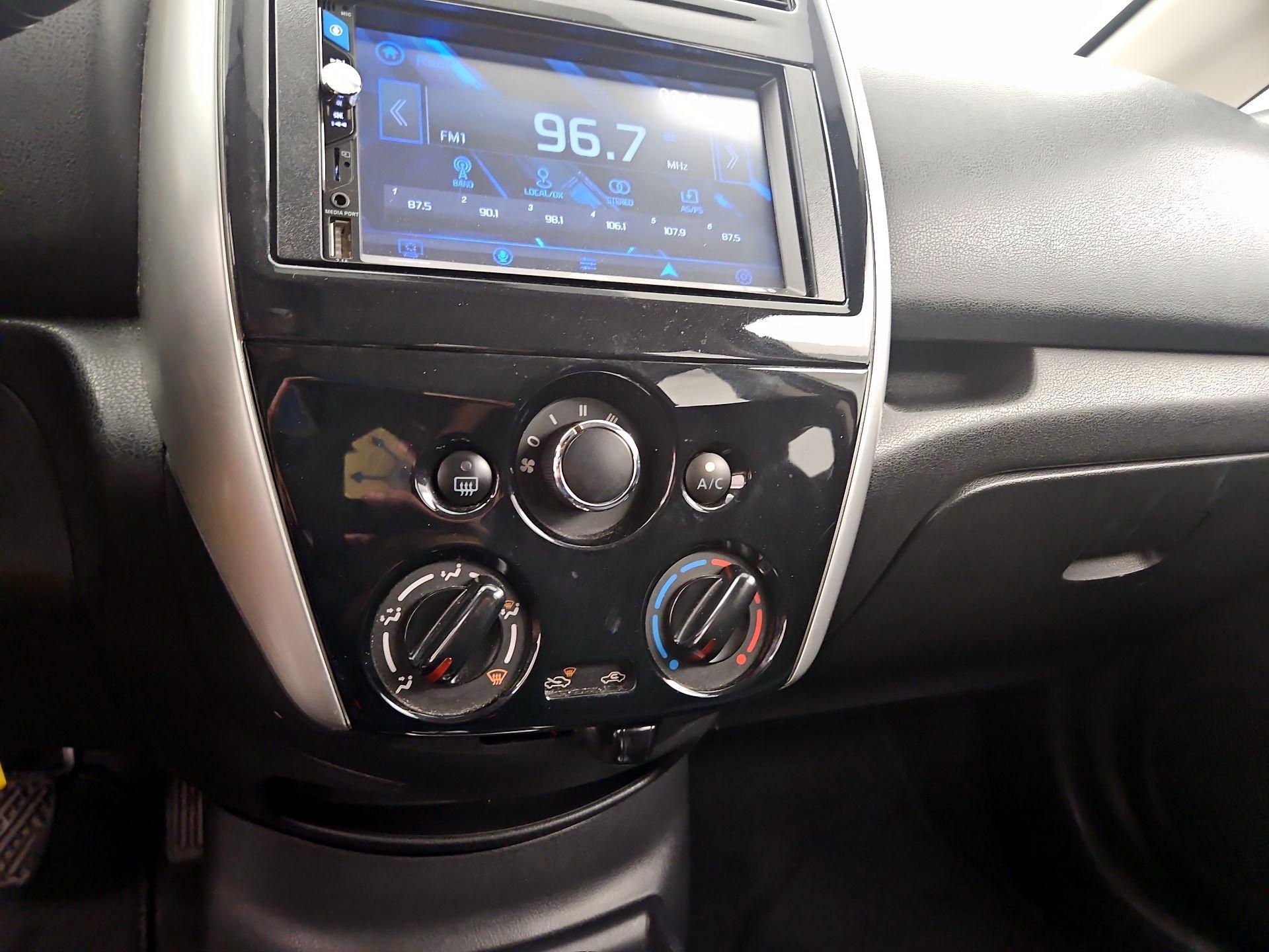 Thumbnail: 2015 Nissan Versa Note - 15