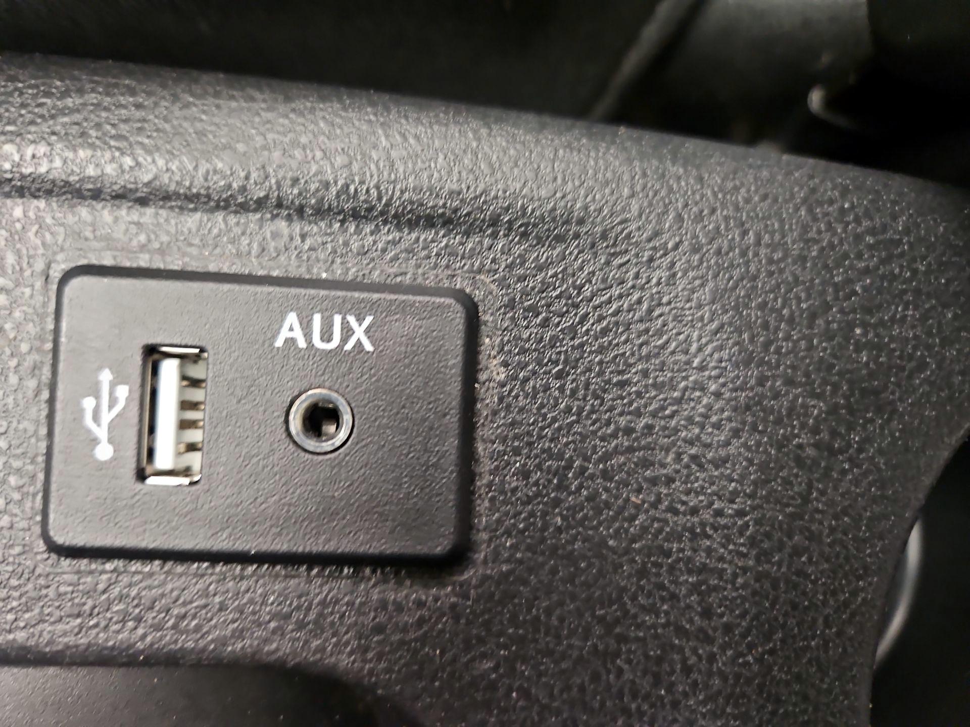 Thumbnail: 2015 Nissan Versa Note - 17