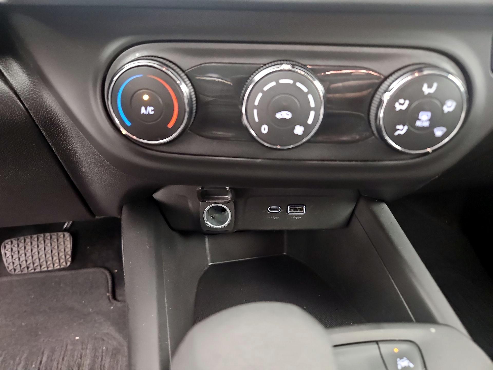 Thumbnail: 2024 Chevrolet Trax - 16