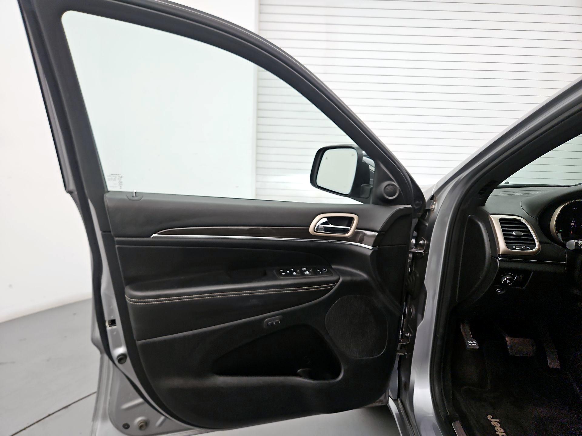 Thumbnail: 2014 Jeep Grand Cherokee - 12