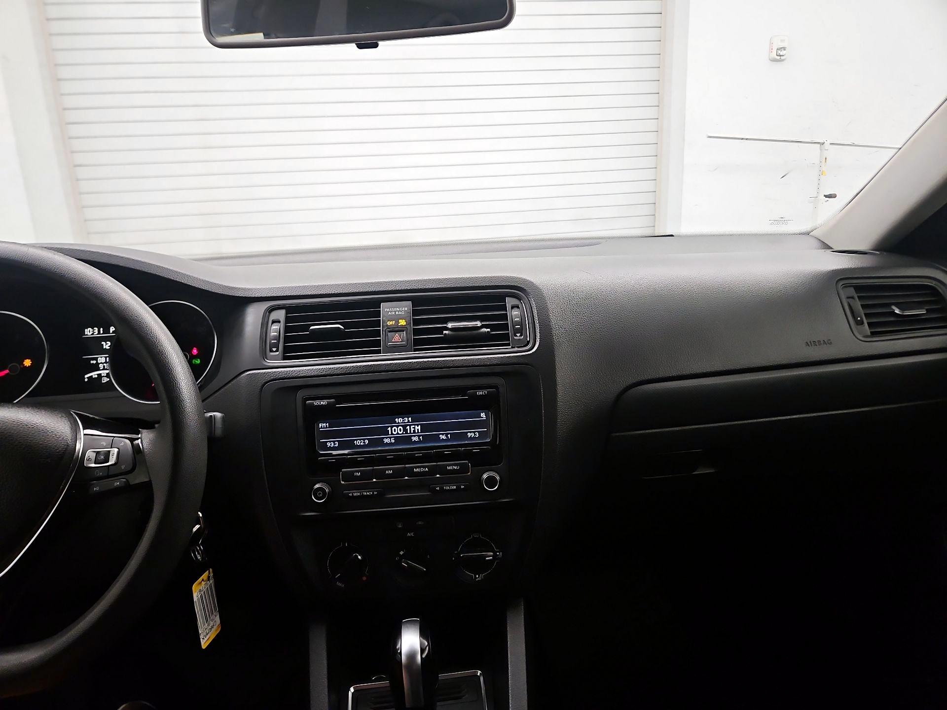 Thumbnail: 2015 Volkswagen Jetta - 9