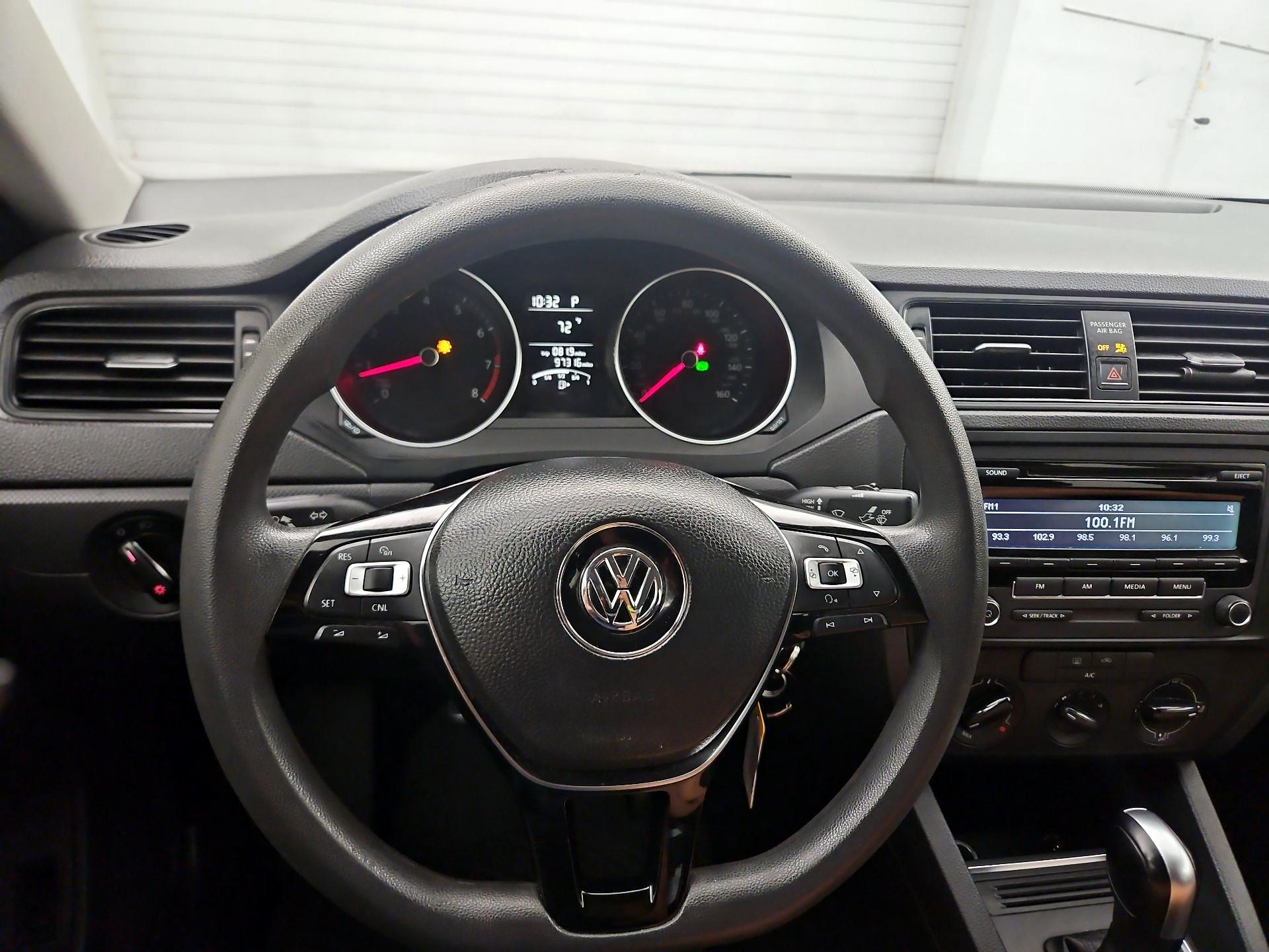 Thumbnail: 2015 Volkswagen Jetta - 10