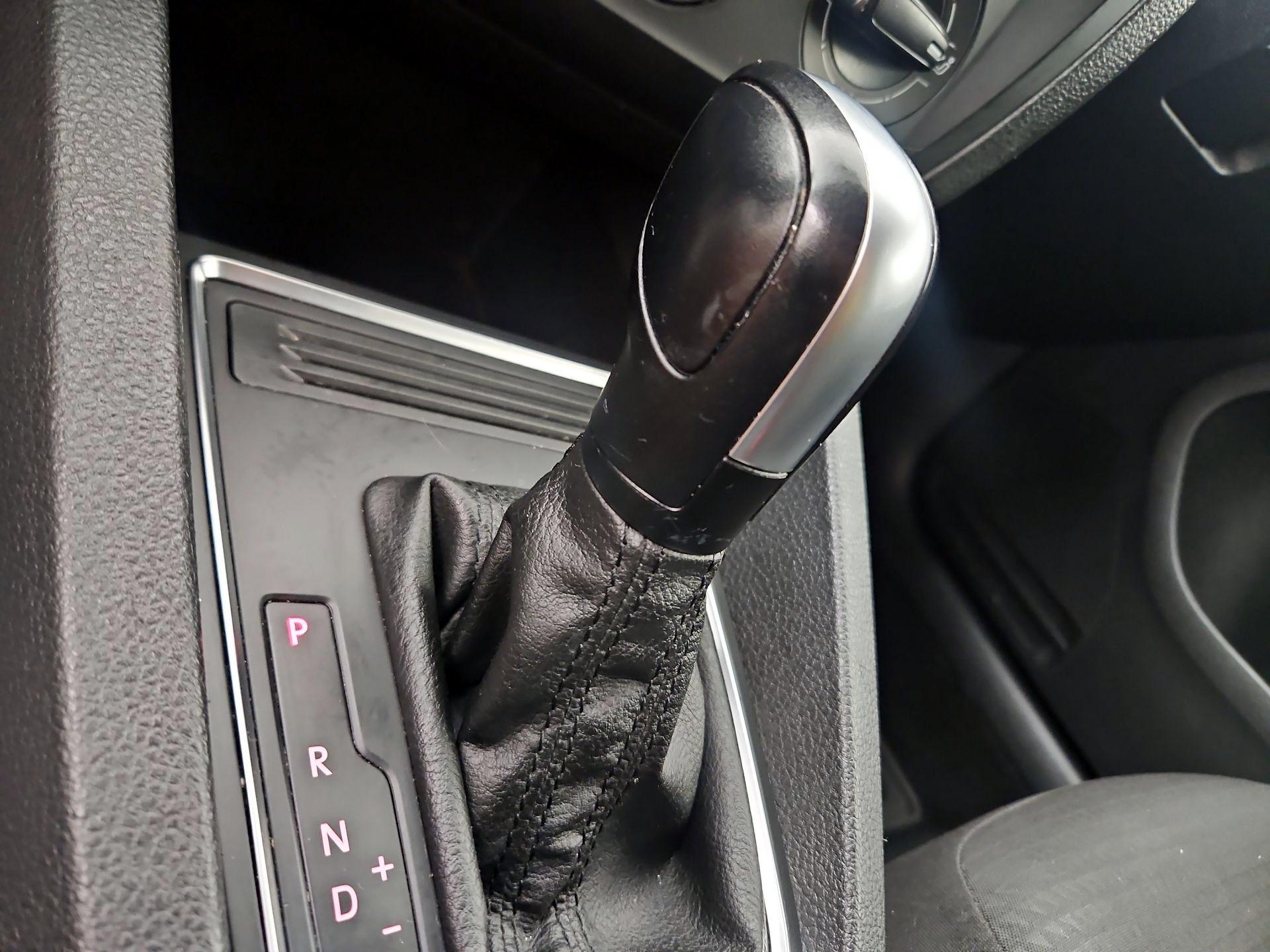 Thumbnail: 2015 Volkswagen Jetta - 16