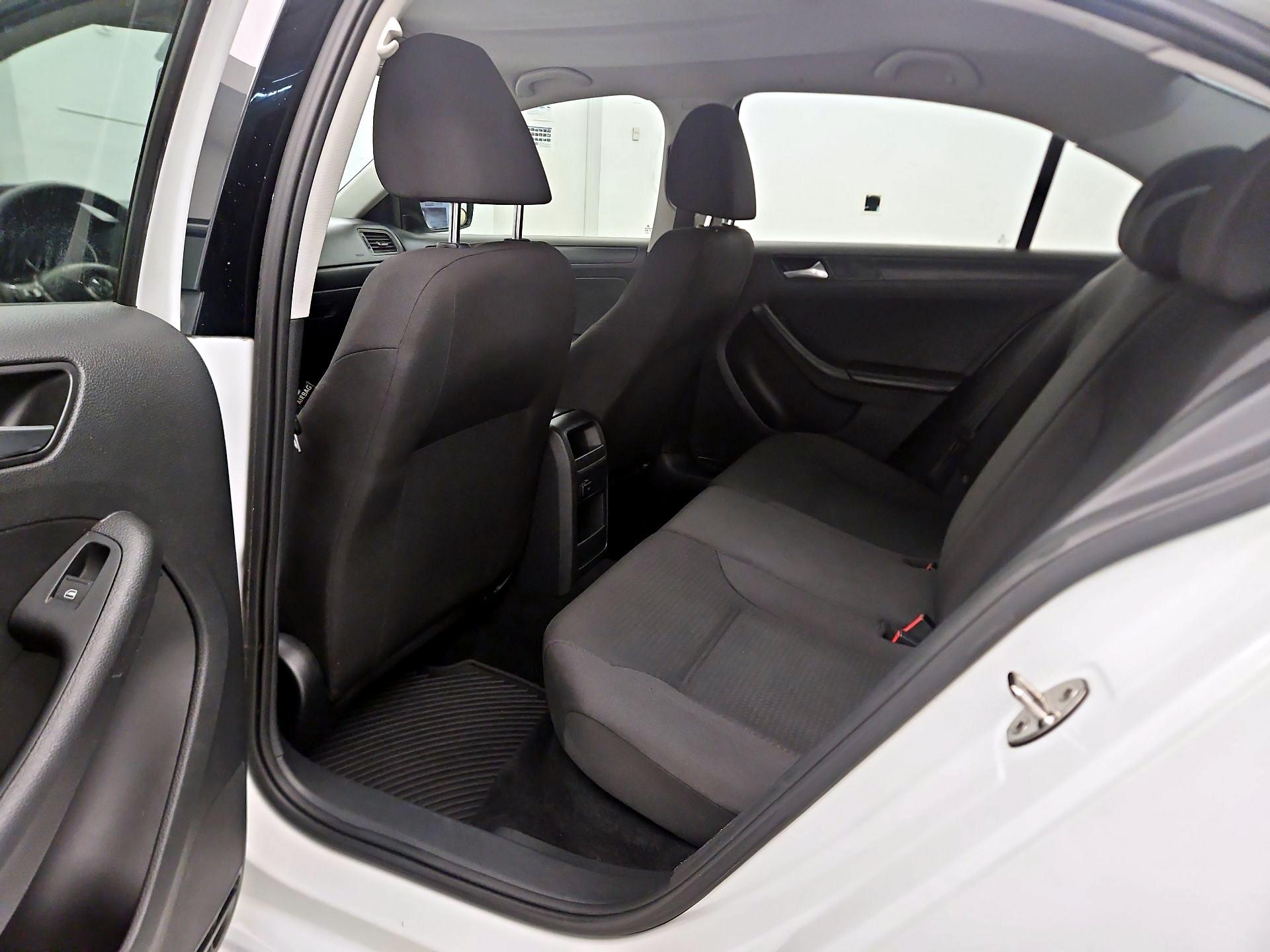 Thumbnail: 2015 Volkswagen Jetta - 18