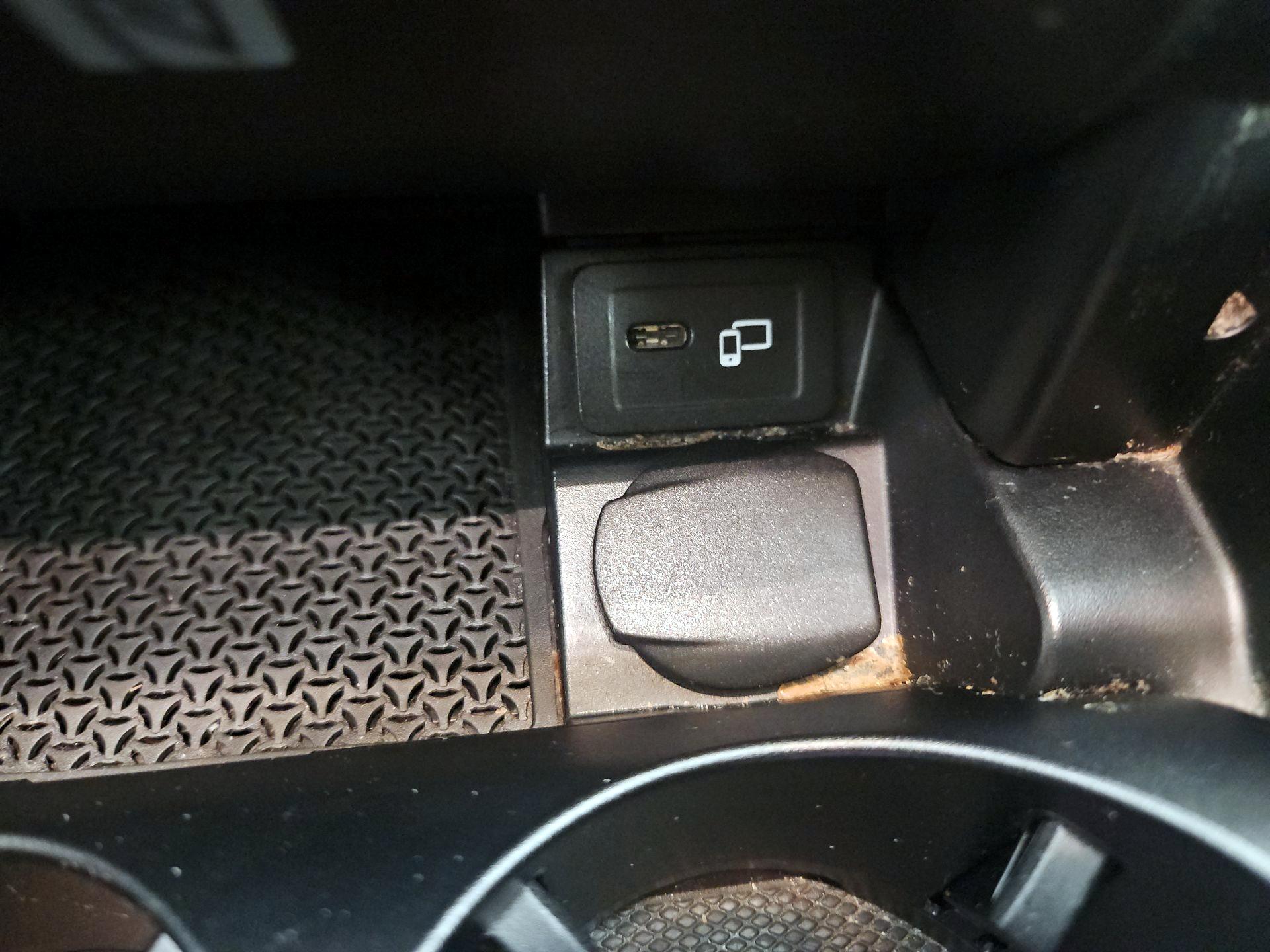 Thumbnail: 2022 Mercedes-Benz E-Class - 19