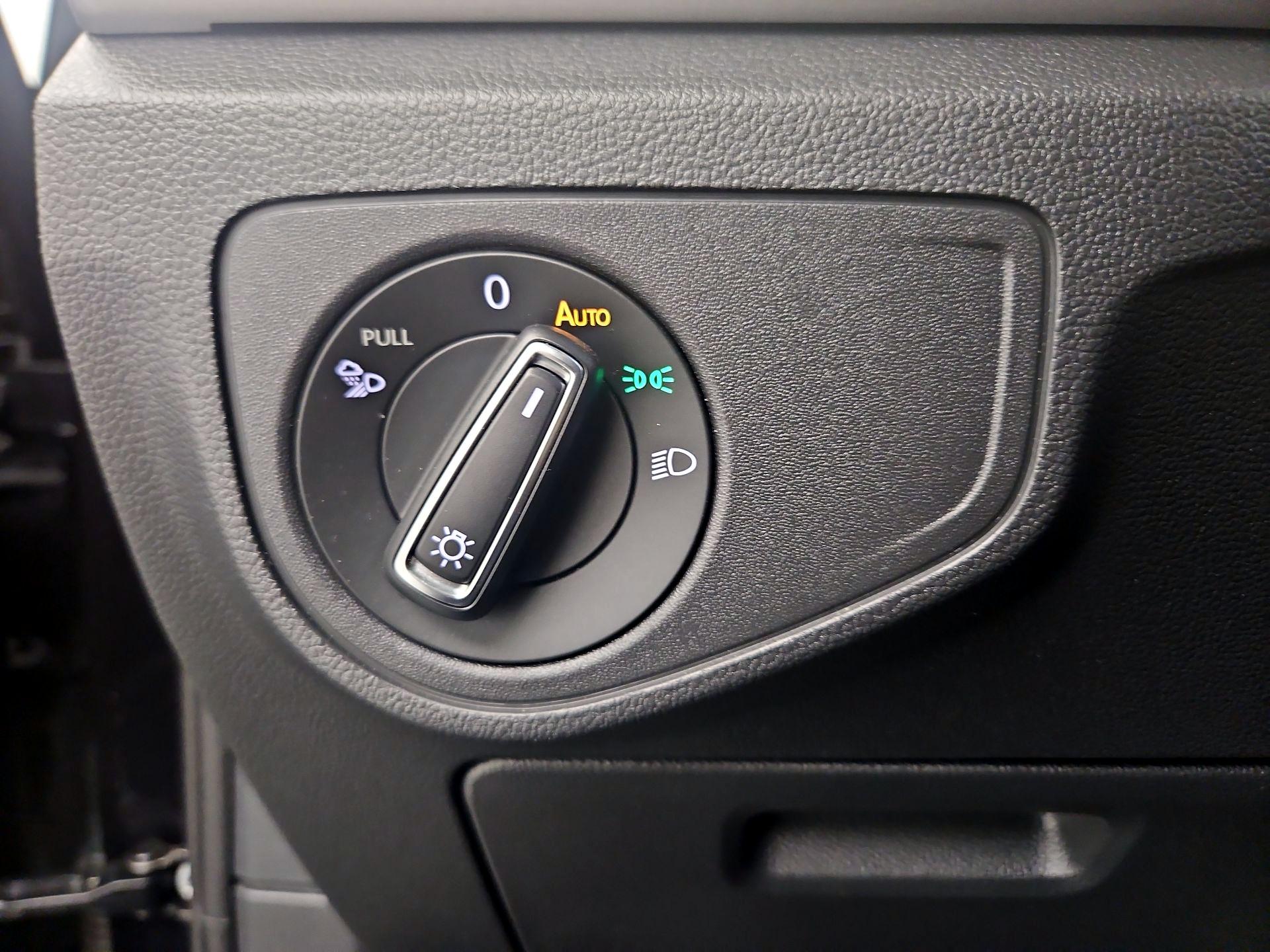 Thumbnail: 2021 Volkswagen Atlas - 13