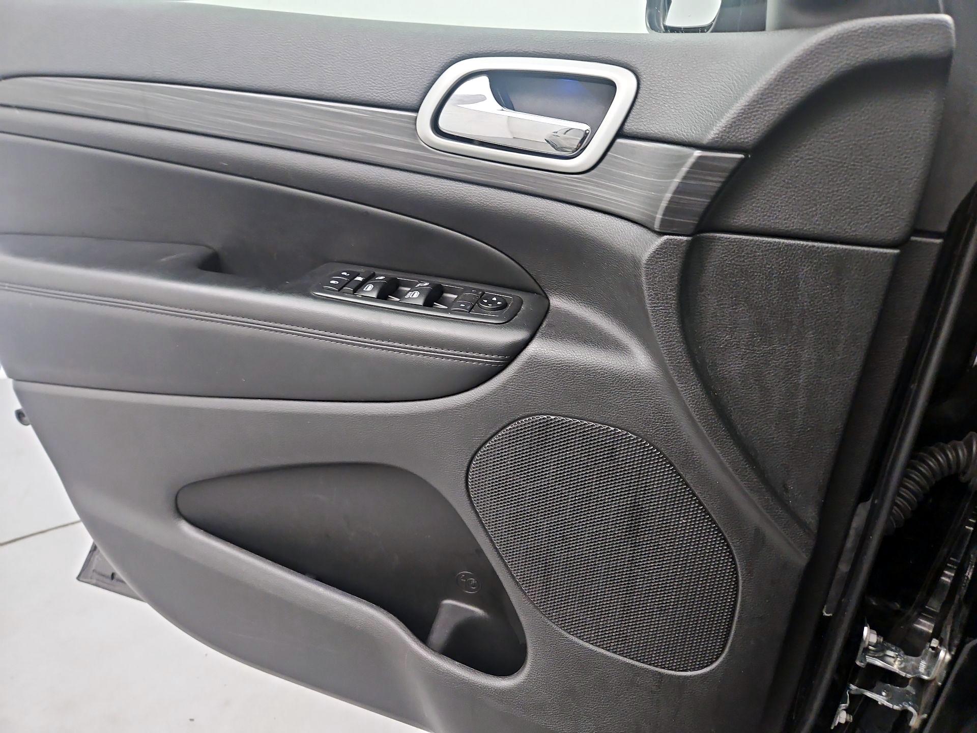 Thumbnail: 2020 Jeep Grand Cherokee - 12