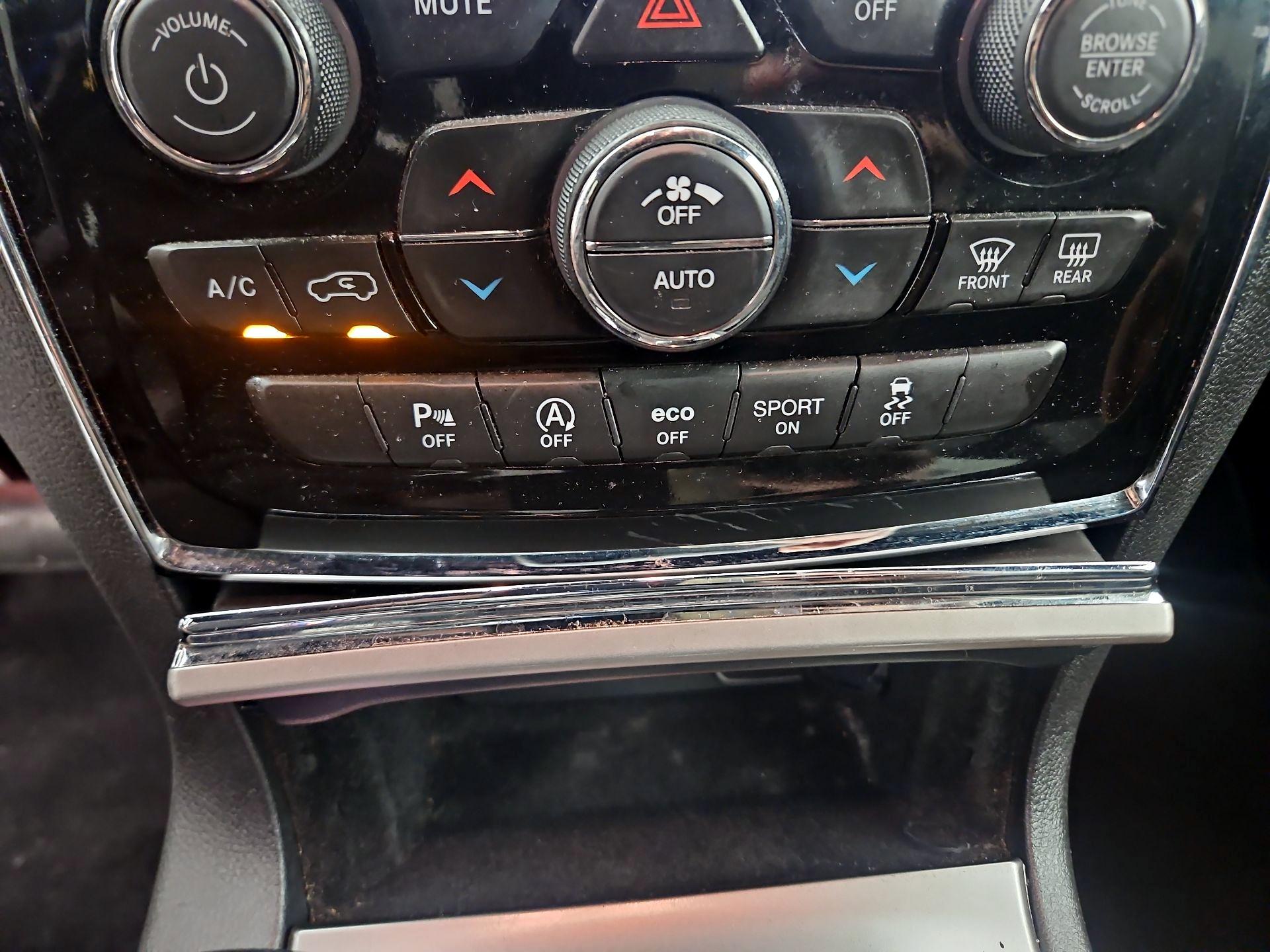 Thumbnail: 2020 Jeep Grand Cherokee - 17