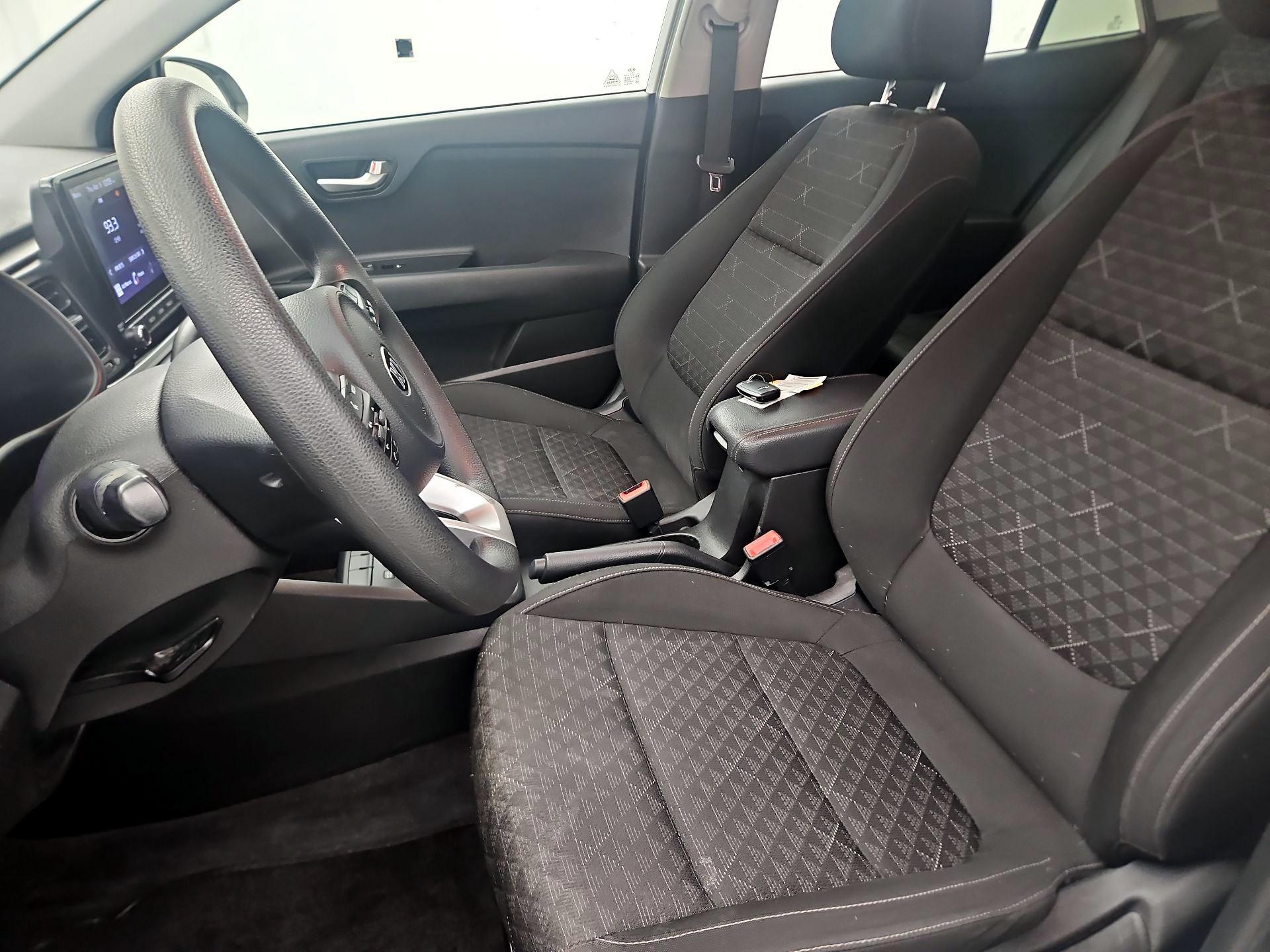 Thumbnail: 2021 Kia Rio - 11