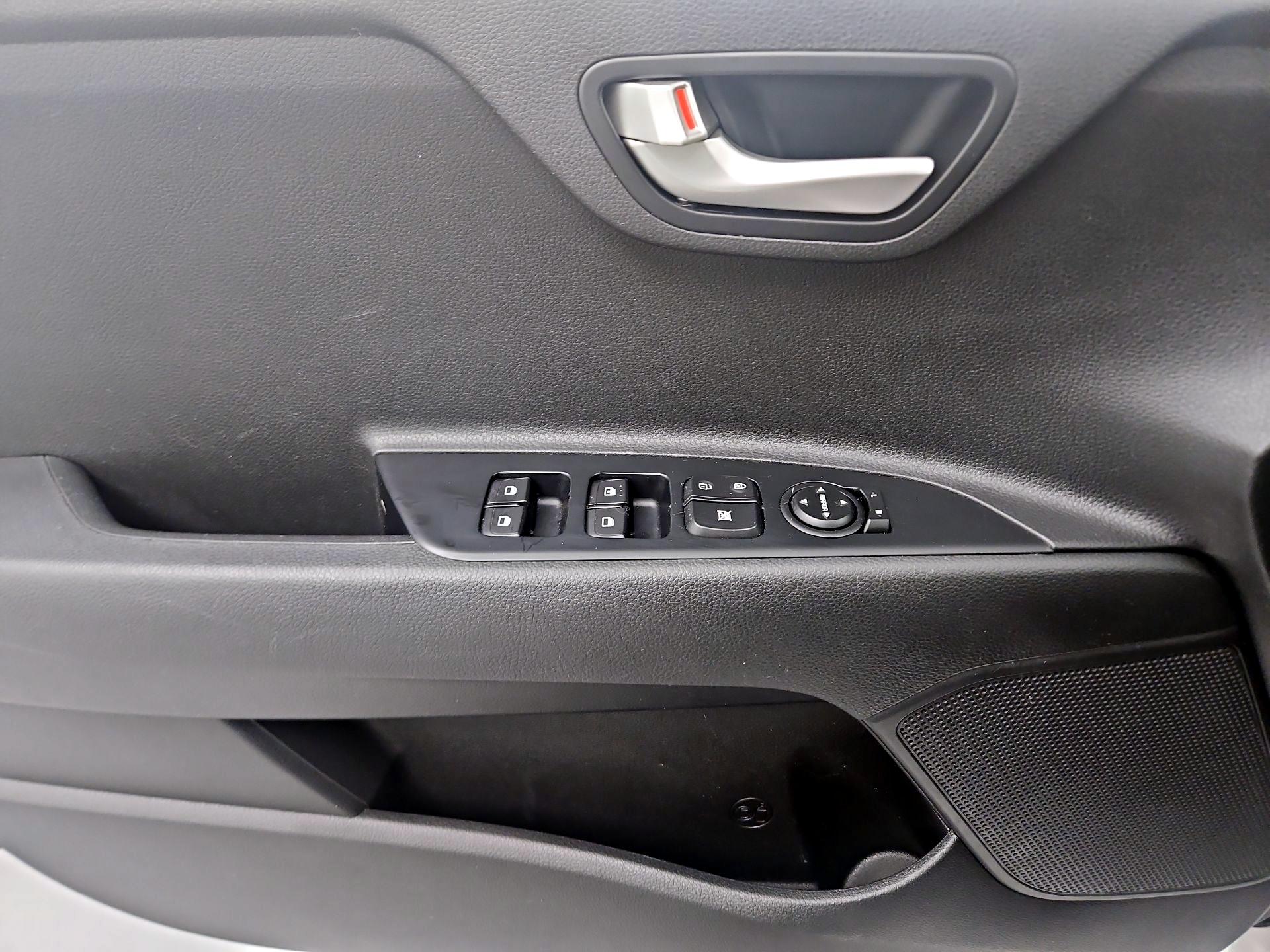 Thumbnail: 2021 Kia Rio - 12